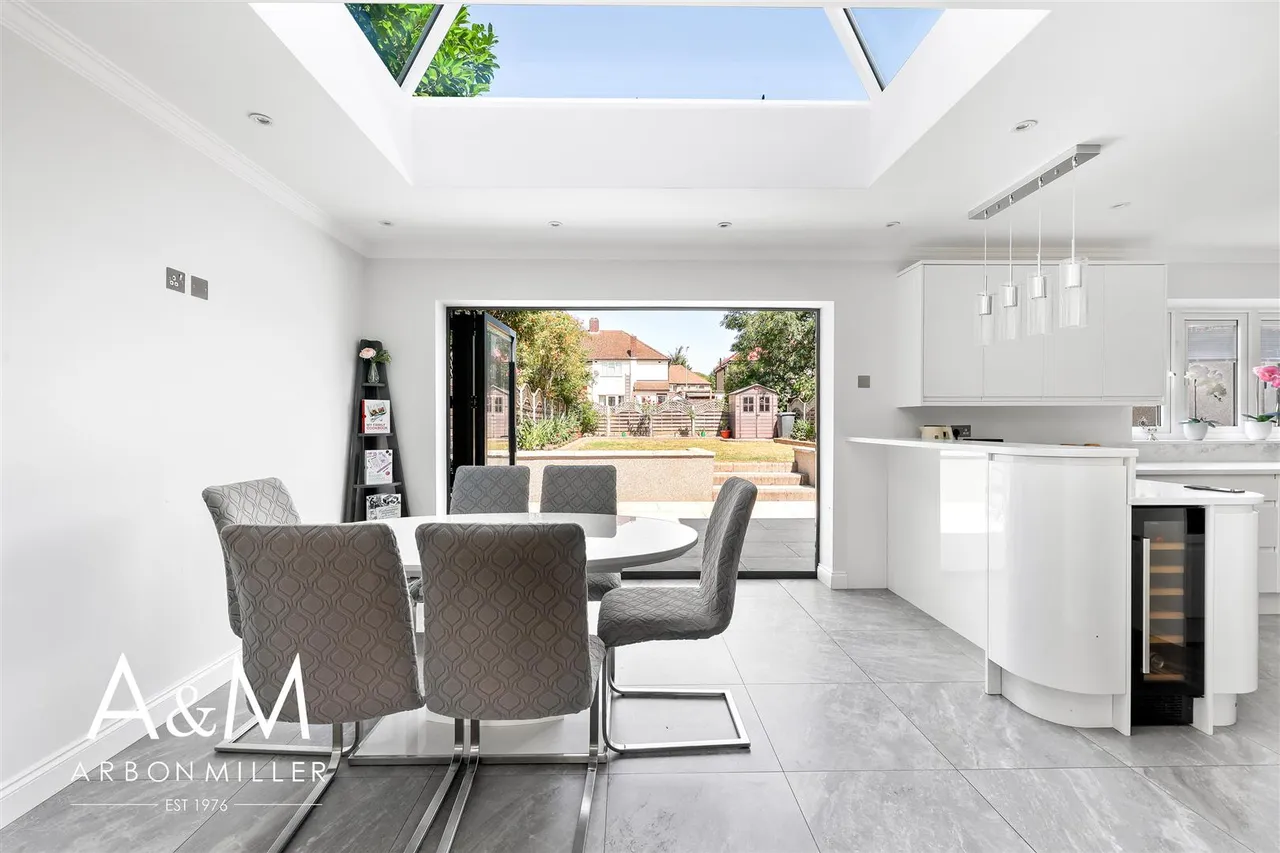 Felstead Avenue, Clayhall, Essex, Ilford, IG50QH, photo 10