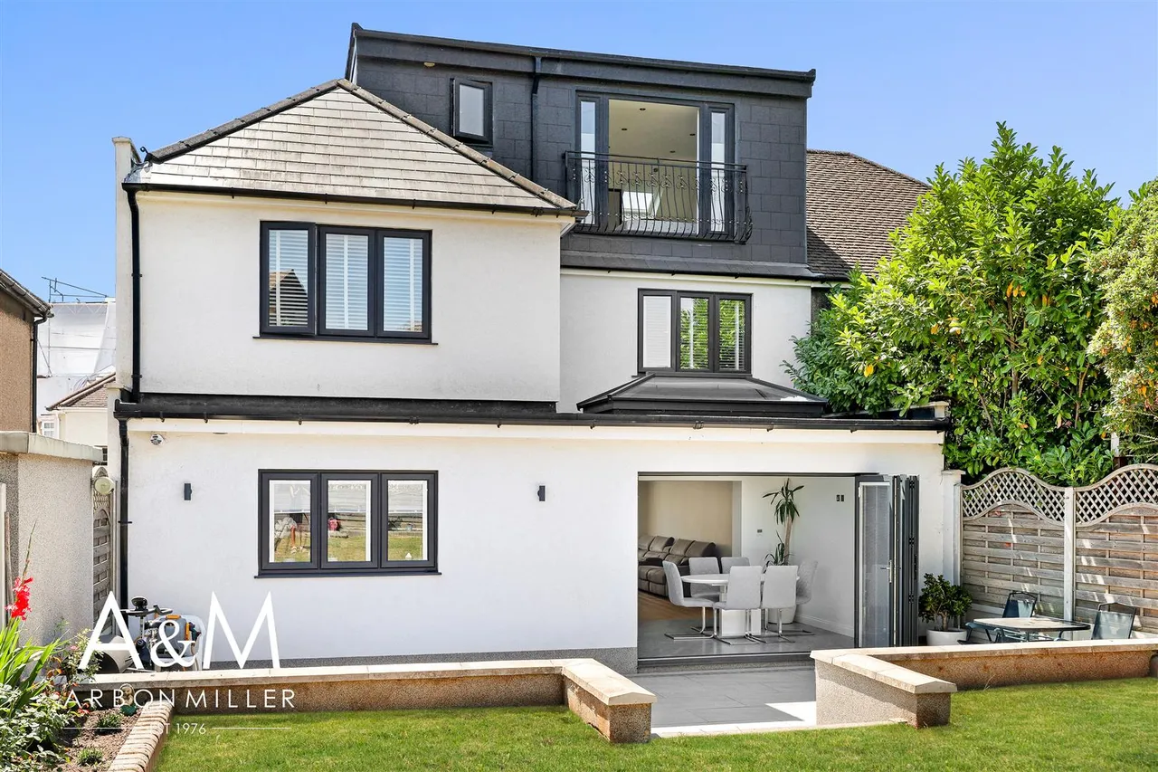 Felstead Avenue, Clayhall, Essex, Ilford, IG50QH, photo 39