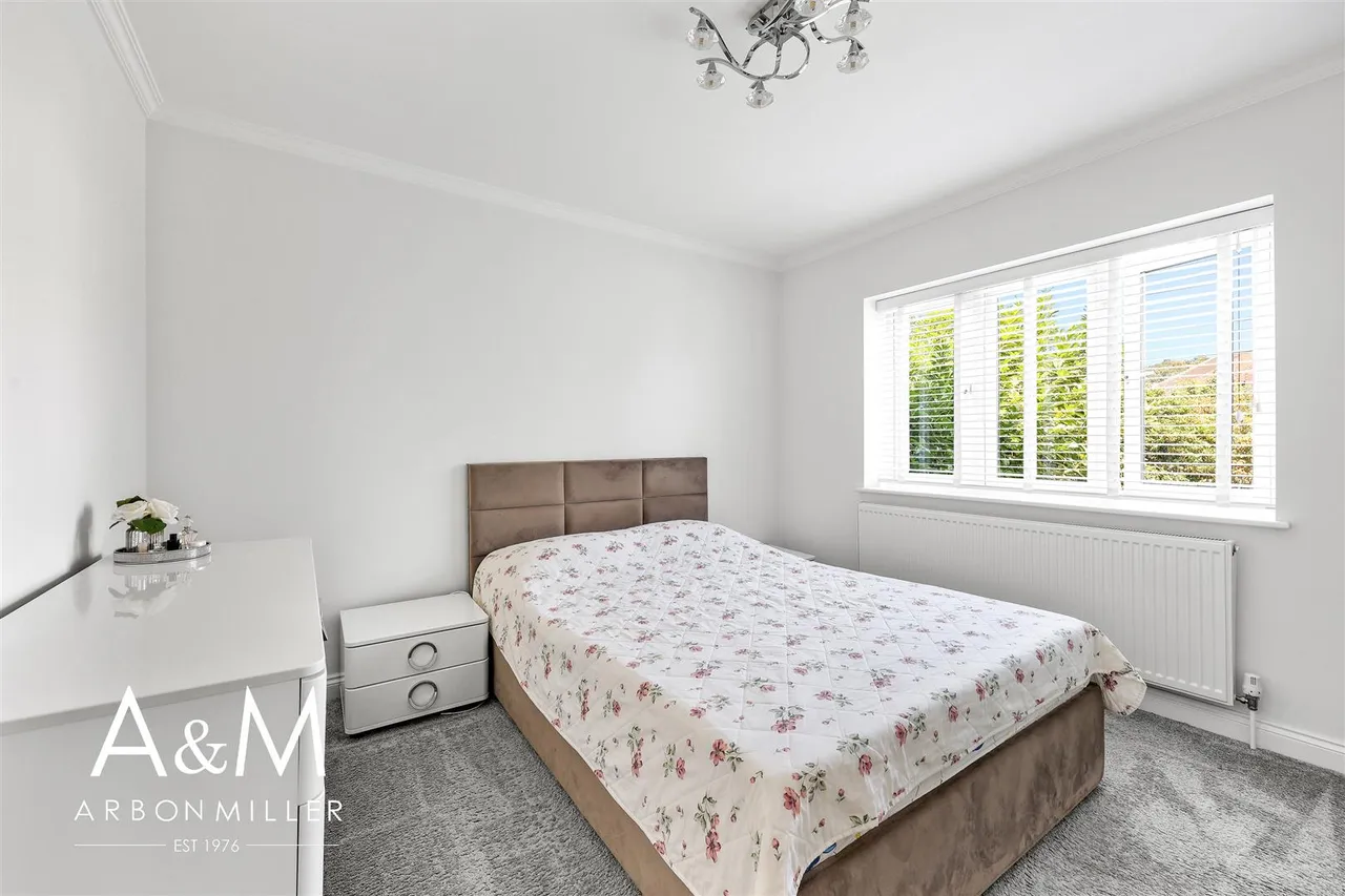 Felstead Avenue, Clayhall, Essex, Ilford, IG50QH, photo 25