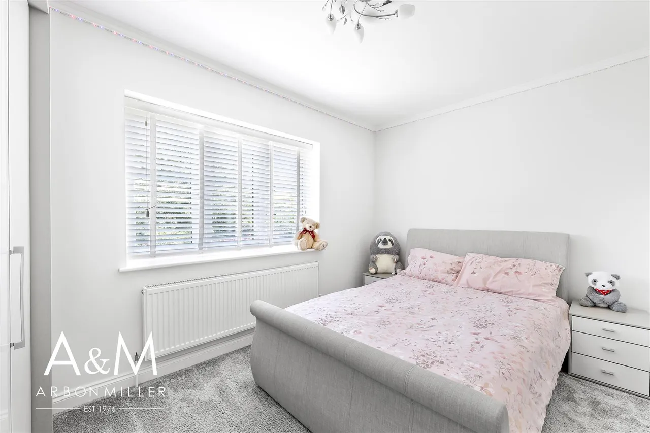 Felstead Avenue, Clayhall, Essex, Ilford, IG50QH, photo 26