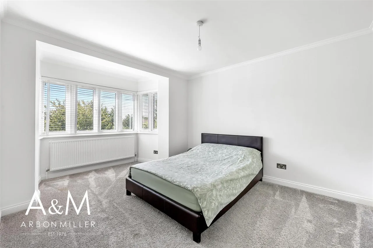 Felstead Avenue, Clayhall, Essex, Ilford, IG50QH, photo 23