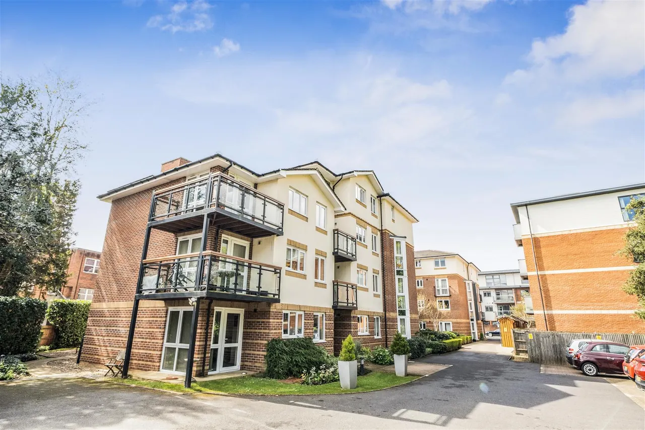 1 bed flat for sale, High Street, Rickmansworth, WD3