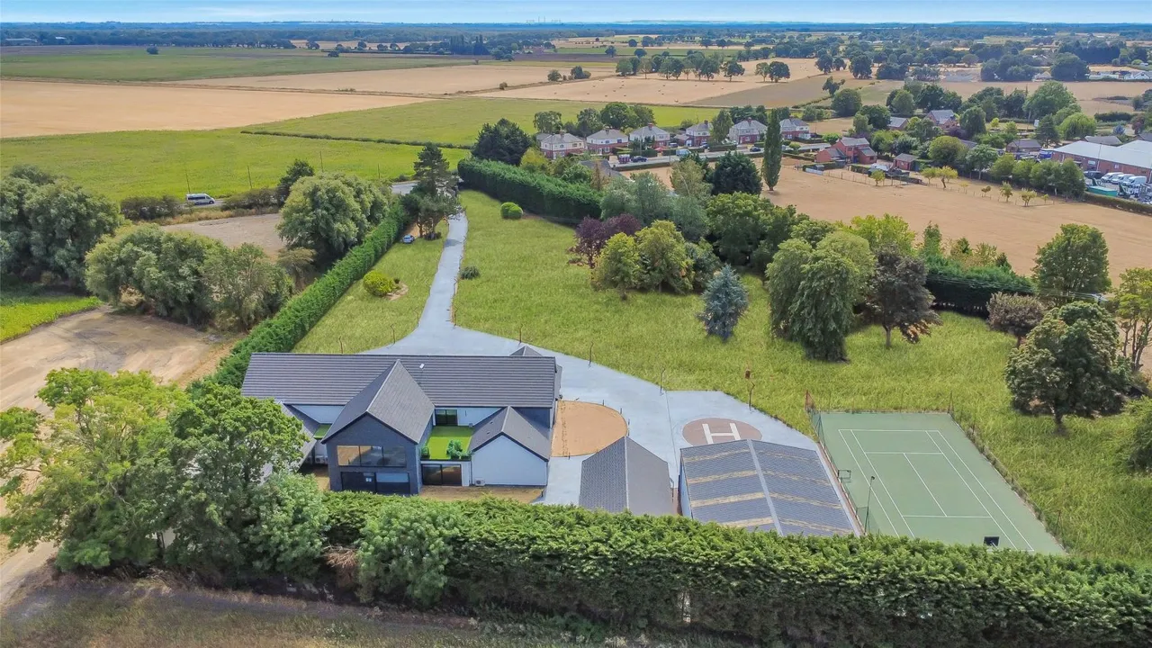 6 bed house for sale, Tudworth Road, Hatfield, DN7