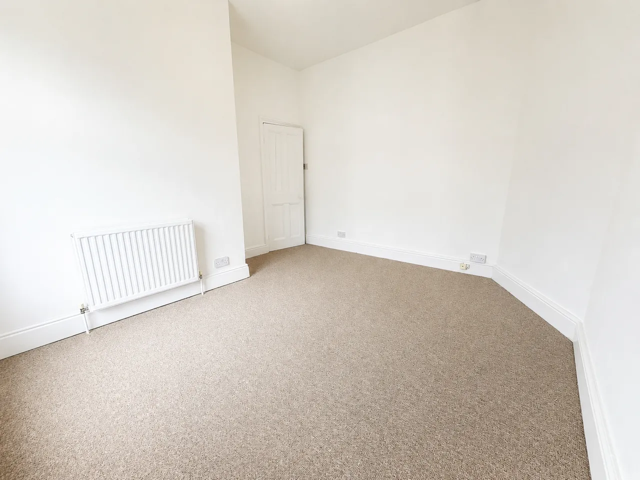 Aberdeen Crescent, Edgeley, SK3, photo 12
