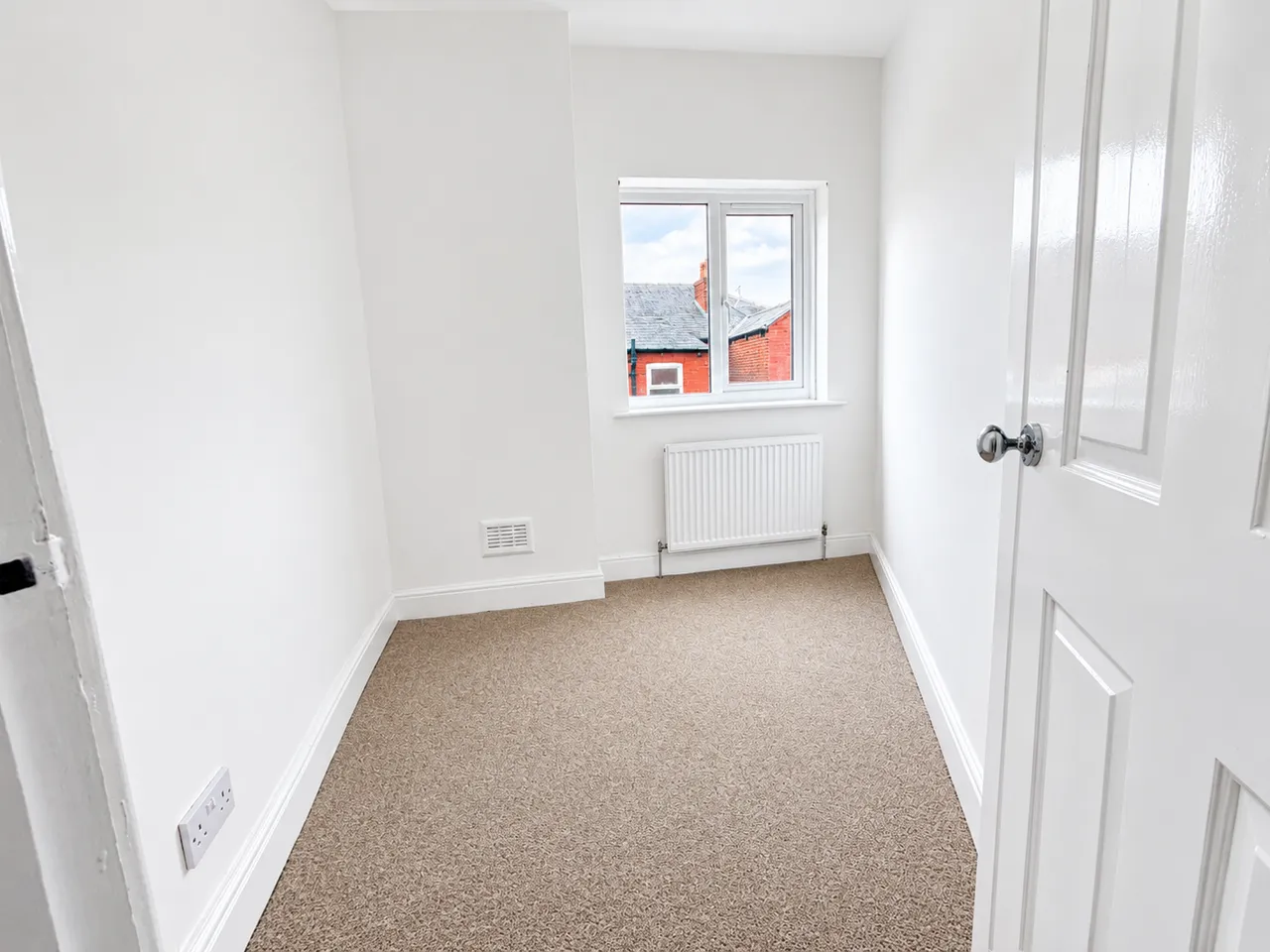 Aberdeen Crescent, Edgeley, SK3, photo 10