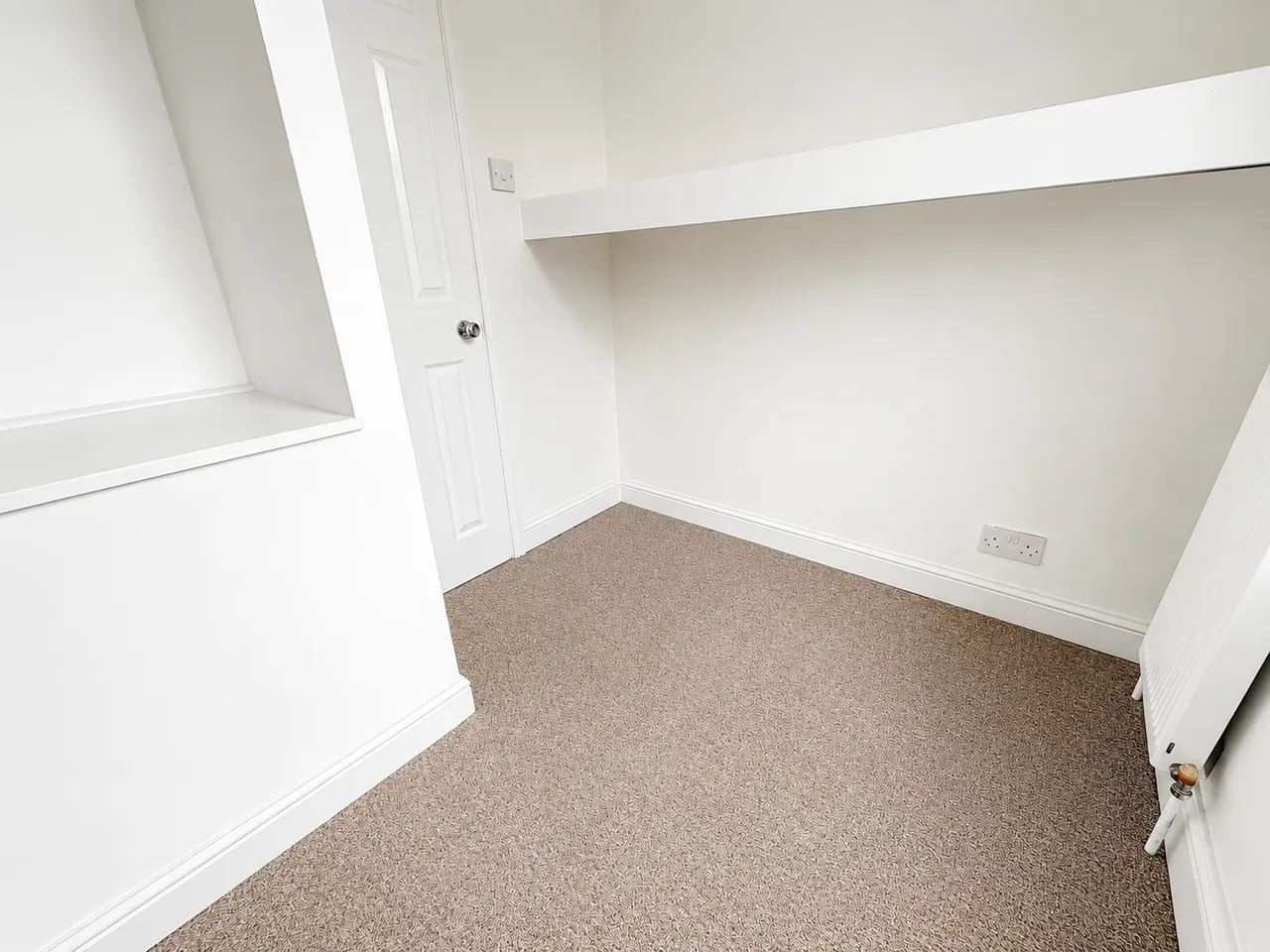 Aberdeen Crescent, Edgeley, SK3, photo 13