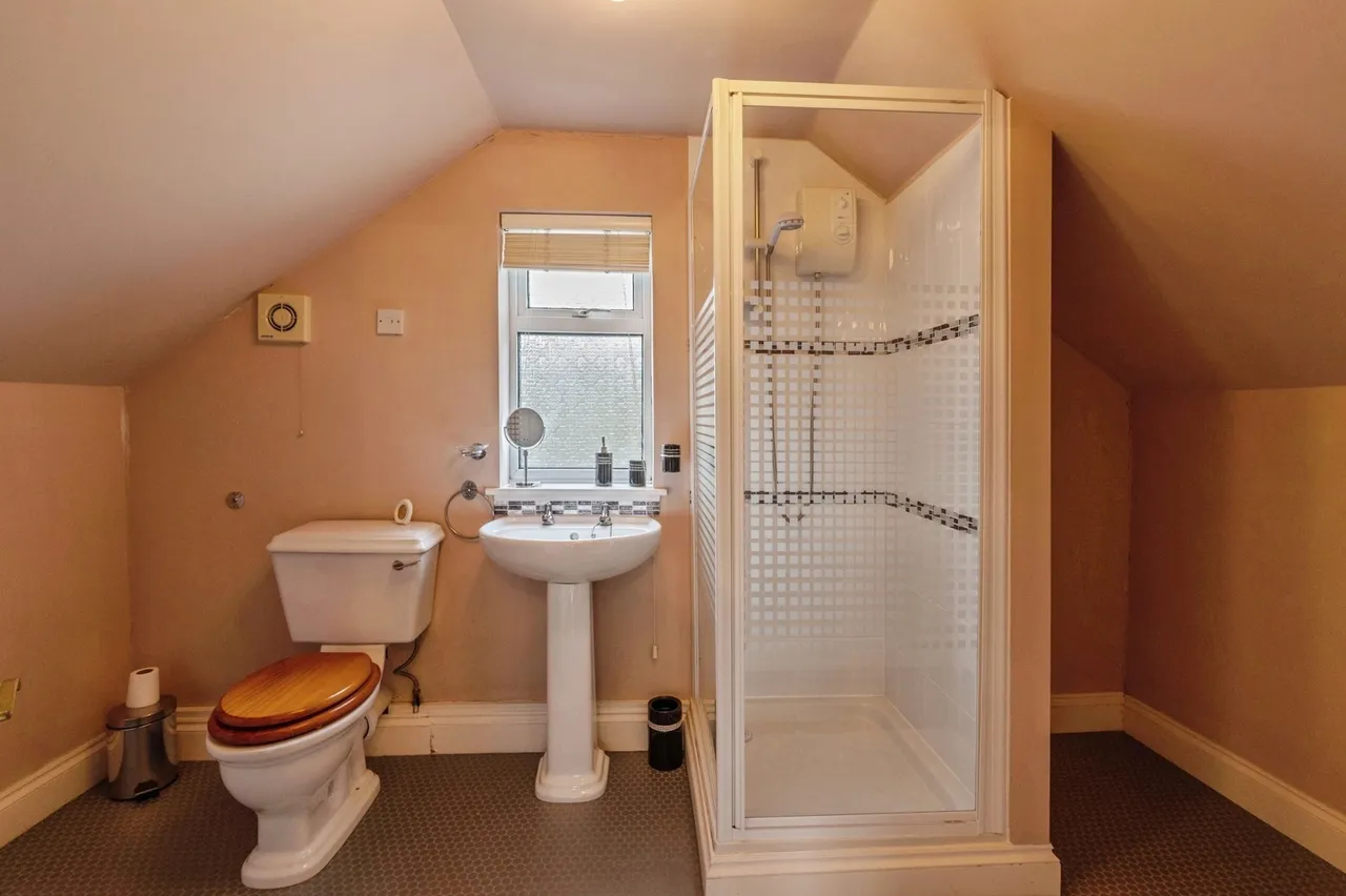 Gordon Road, Basildon, Essex, SS14, photo 11
