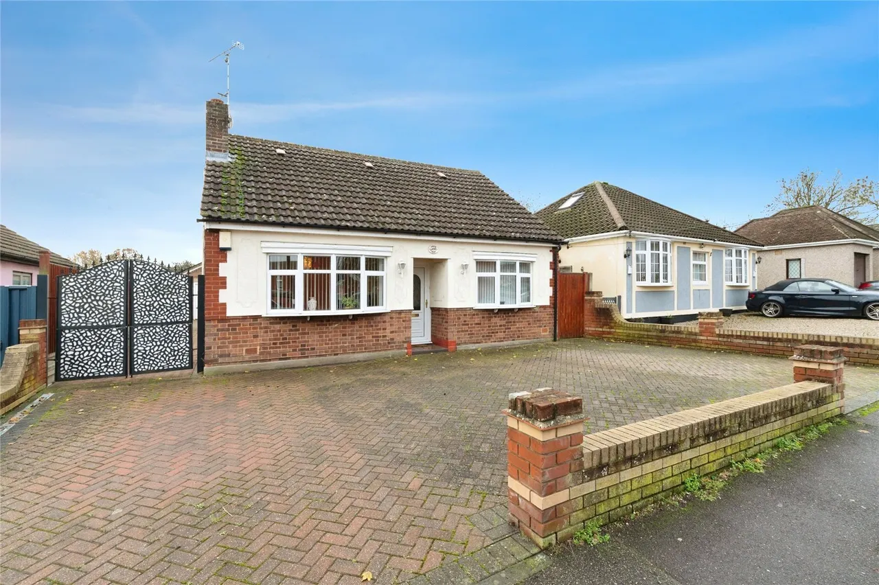 4 bed house for sale — Gordon Road, Basildon, Essex, SS14
