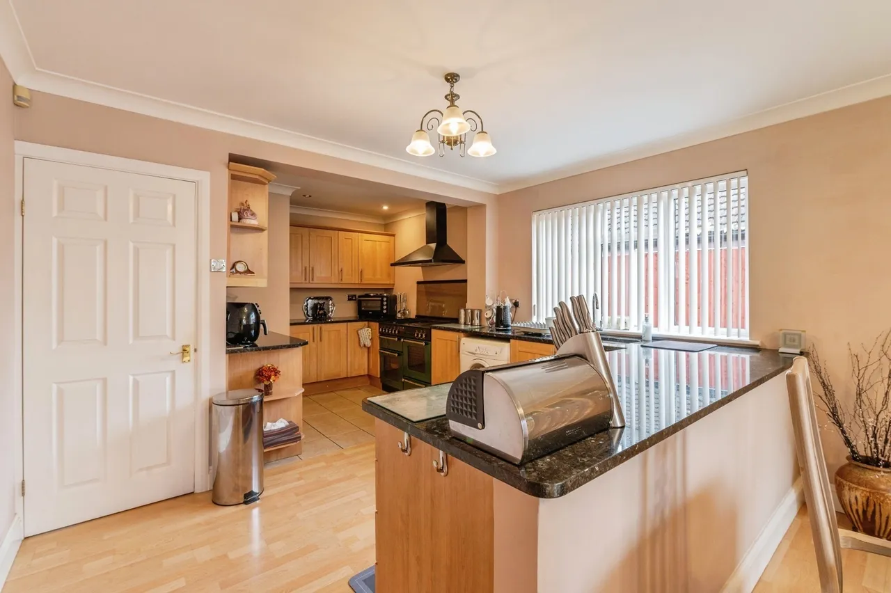 Gordon Road, Basildon, Essex, SS14, photo 3