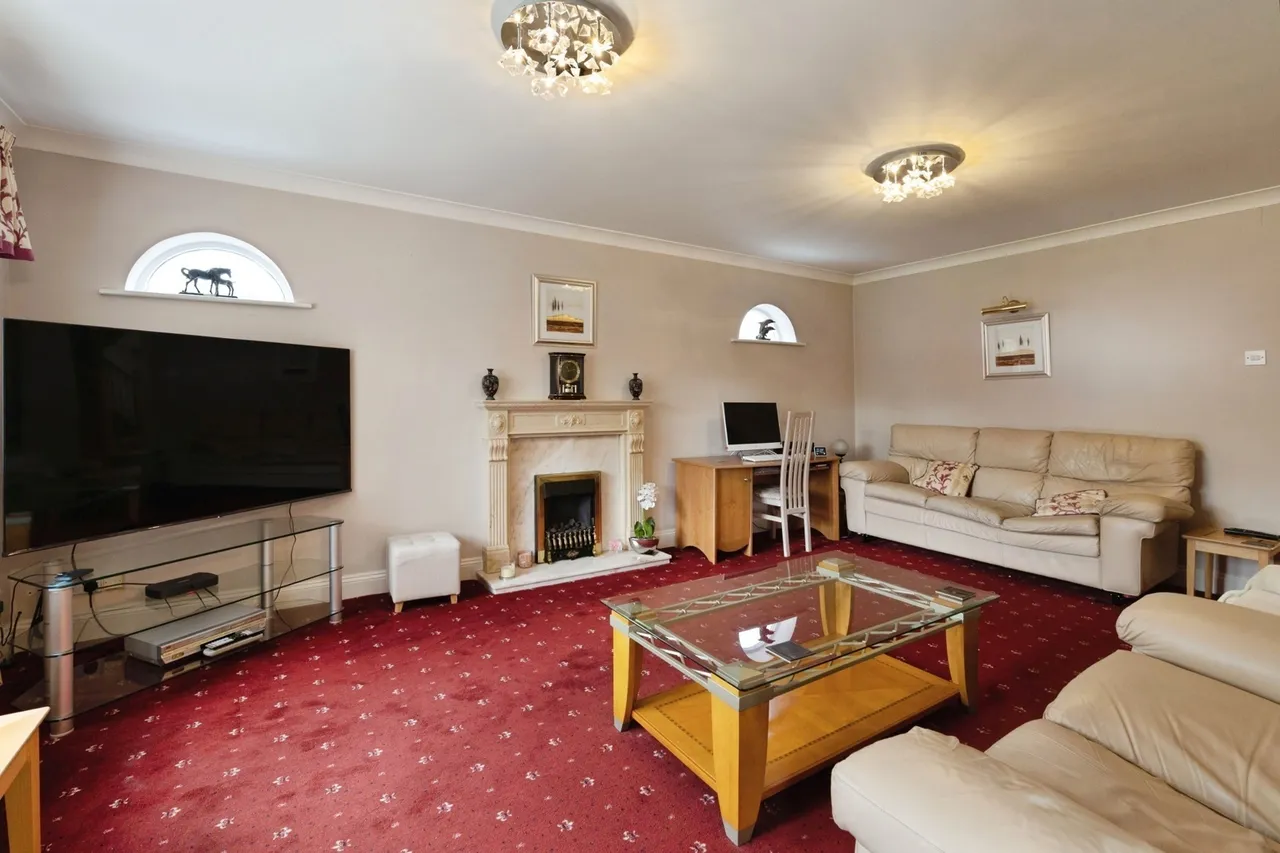 Gordon Road, Basildon, Essex, SS14, photo 5