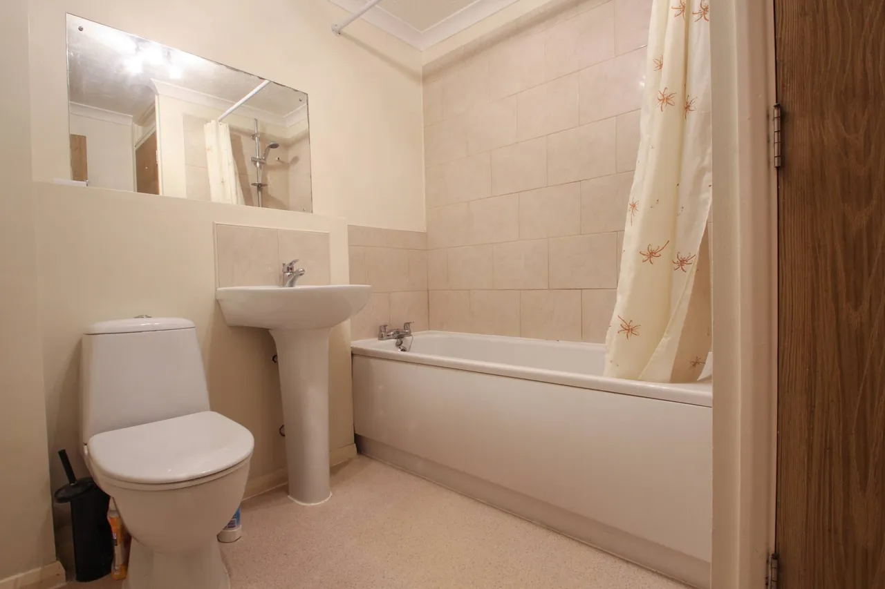Bishops Court, Greenhithe, photo 9