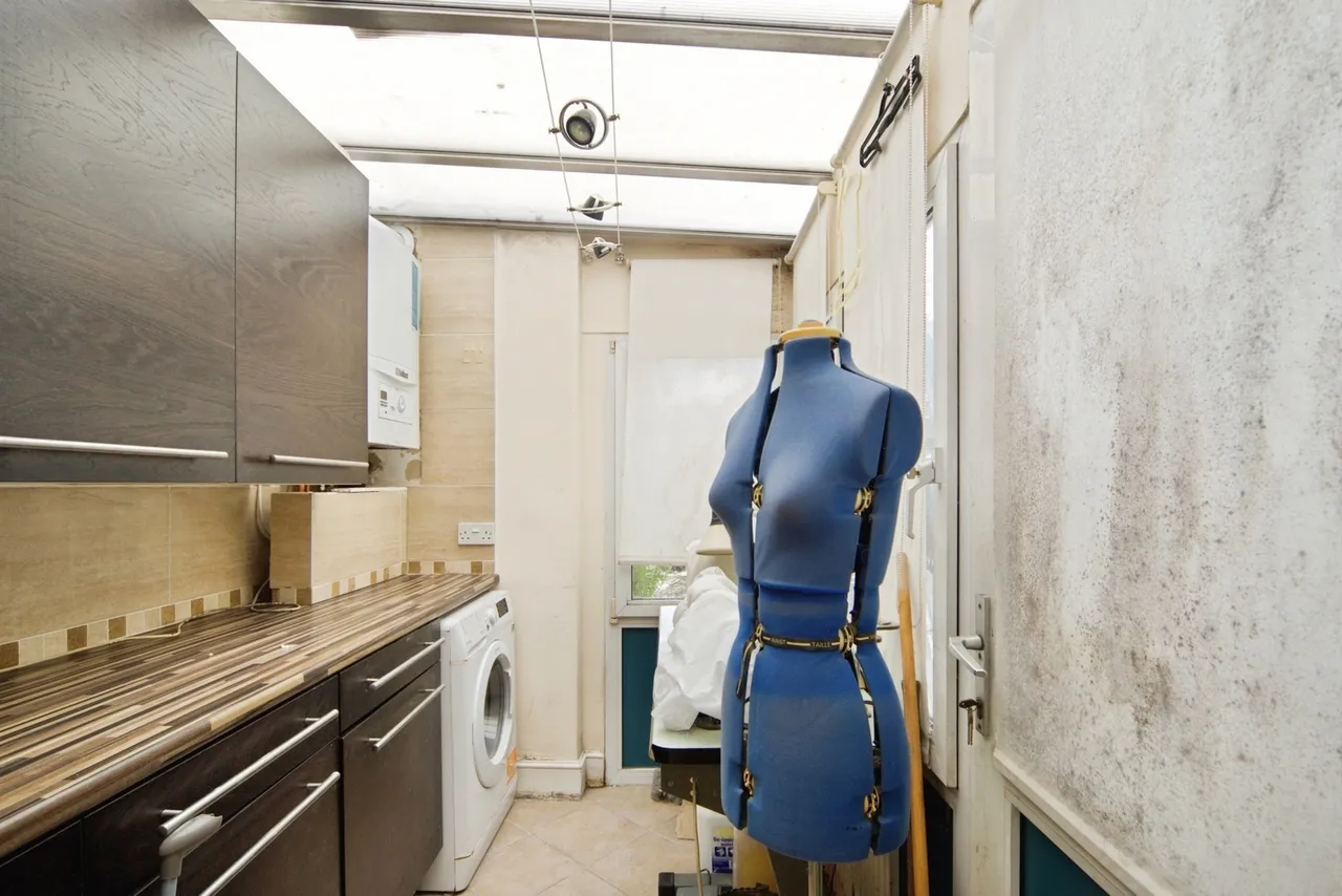 Lake House Road, London, E11, photo 19