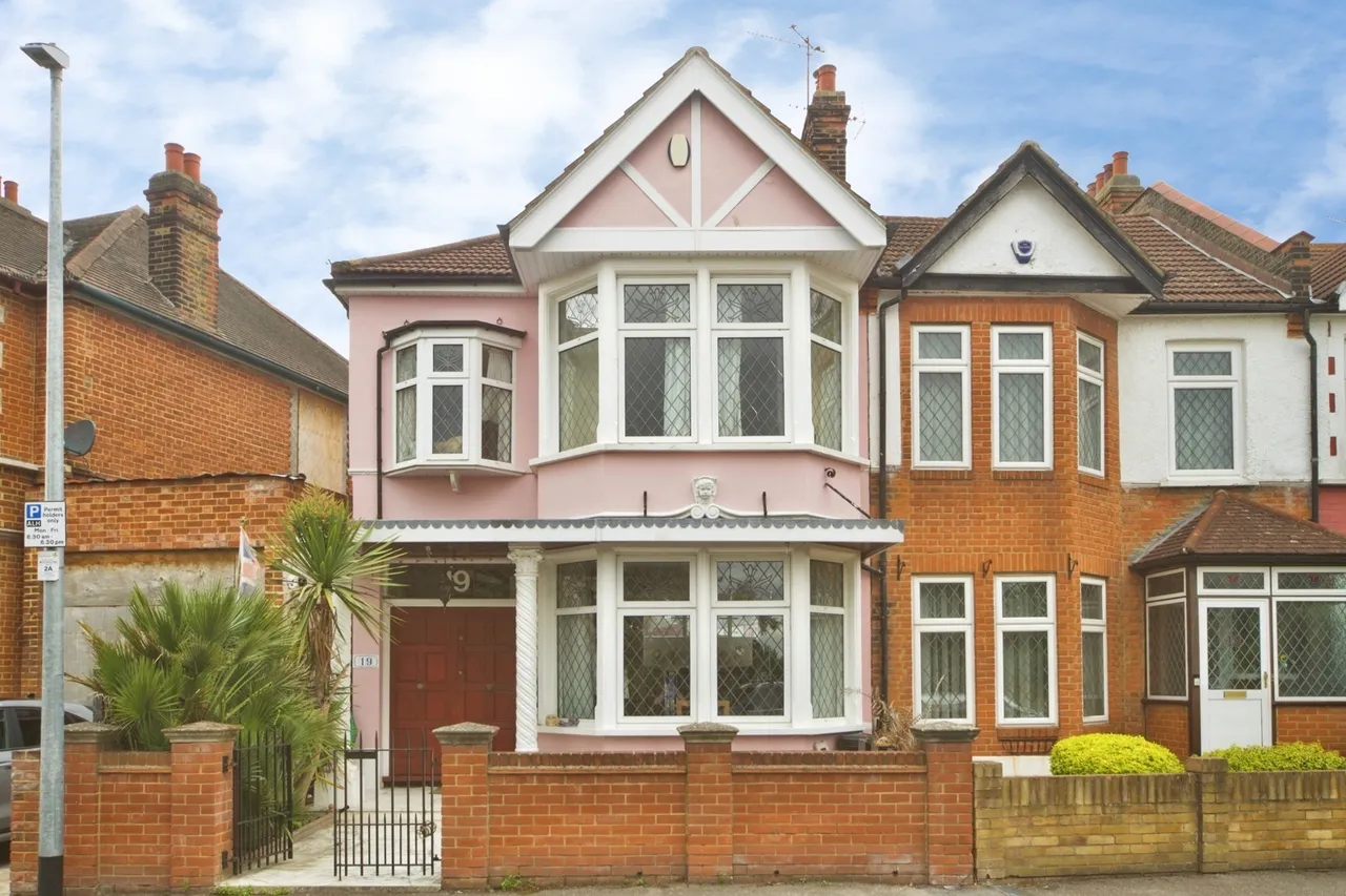 4 bed house for sale — Lake House Road, London, E11
