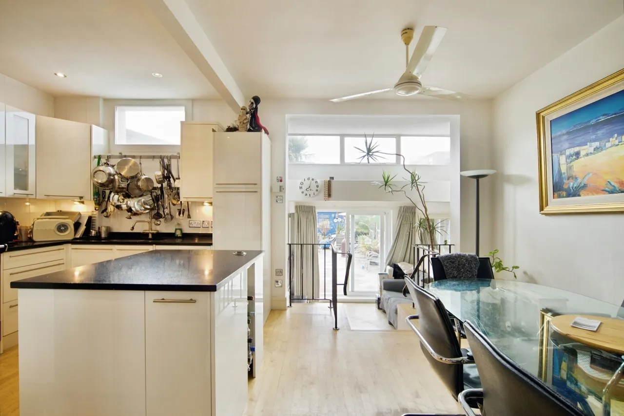 Lake House Road, London, E11, photo 6