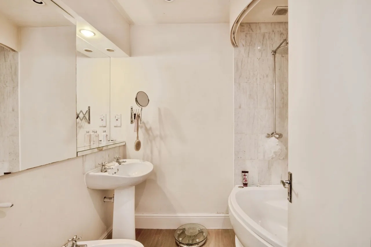 Lake House Road, London, E11, photo 13