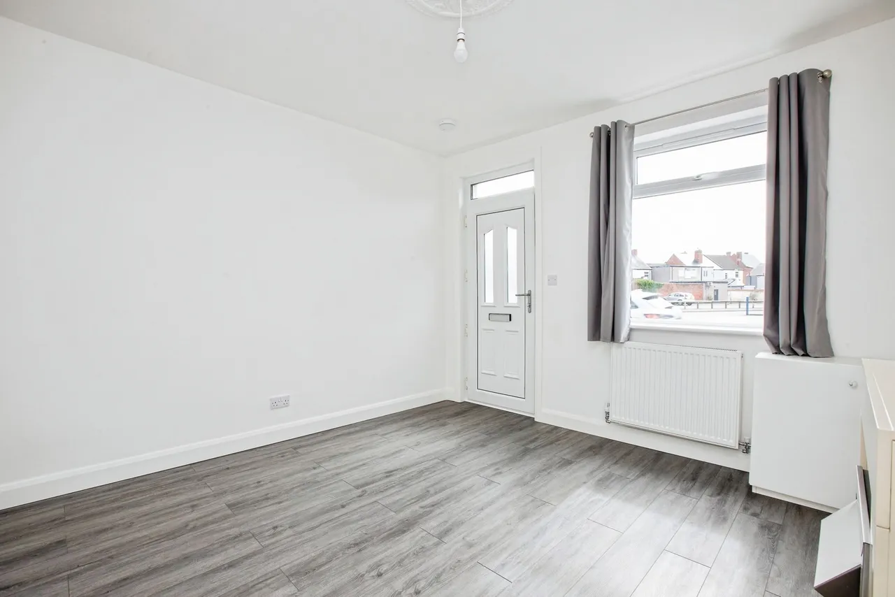 Mansfield Road, SUTTON-IN-ASHFIELD, Nottinghamshire, NG17, photo 4