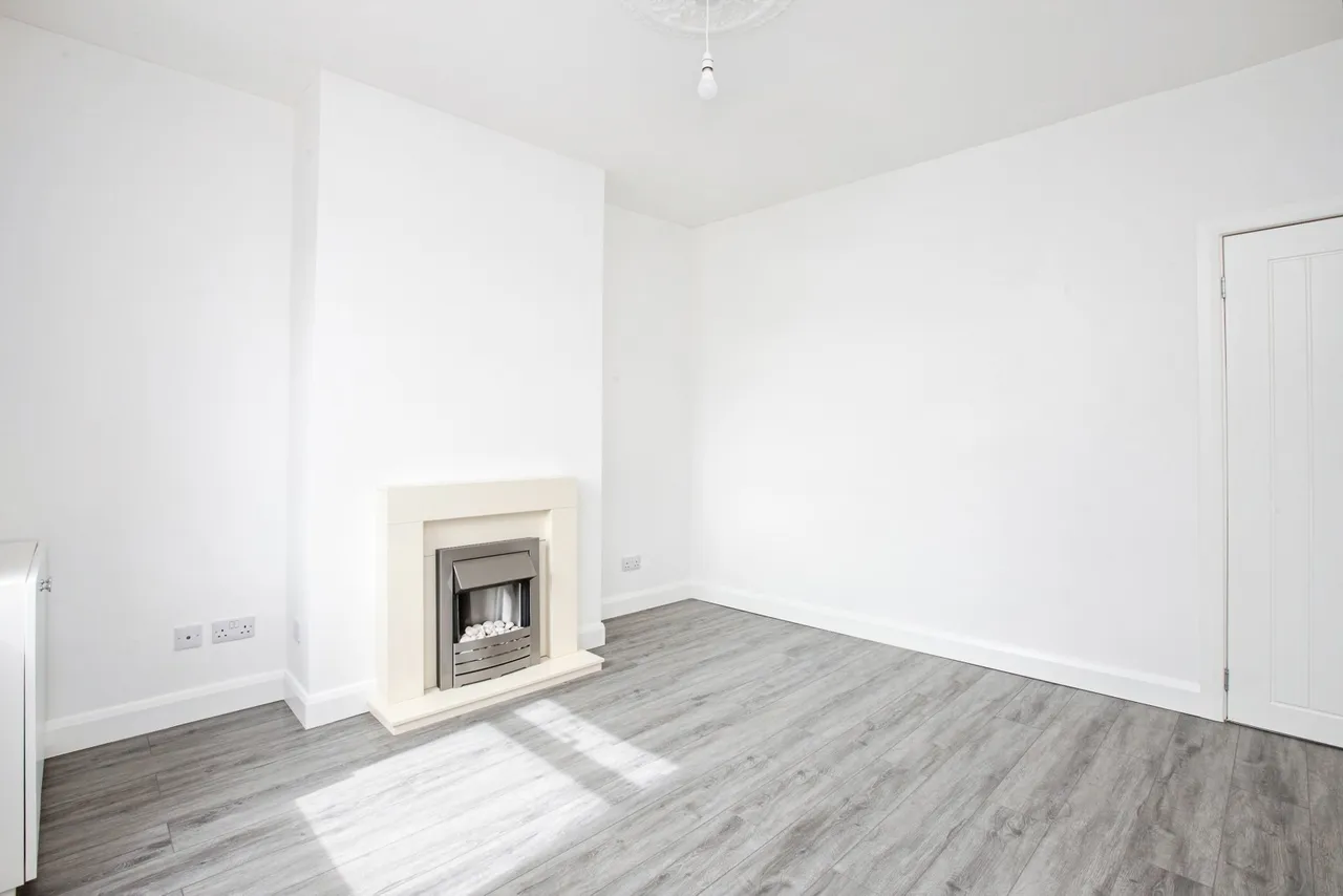 Mansfield Road, SUTTON-IN-ASHFIELD, Nottinghamshire, NG17, photo 3
