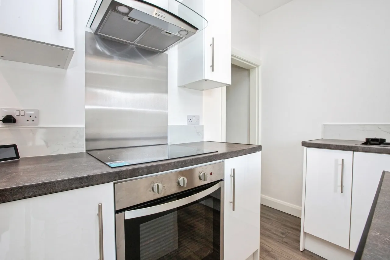 Mansfield Road, SUTTON-IN-ASHFIELD, Nottinghamshire, NG17, photo 9