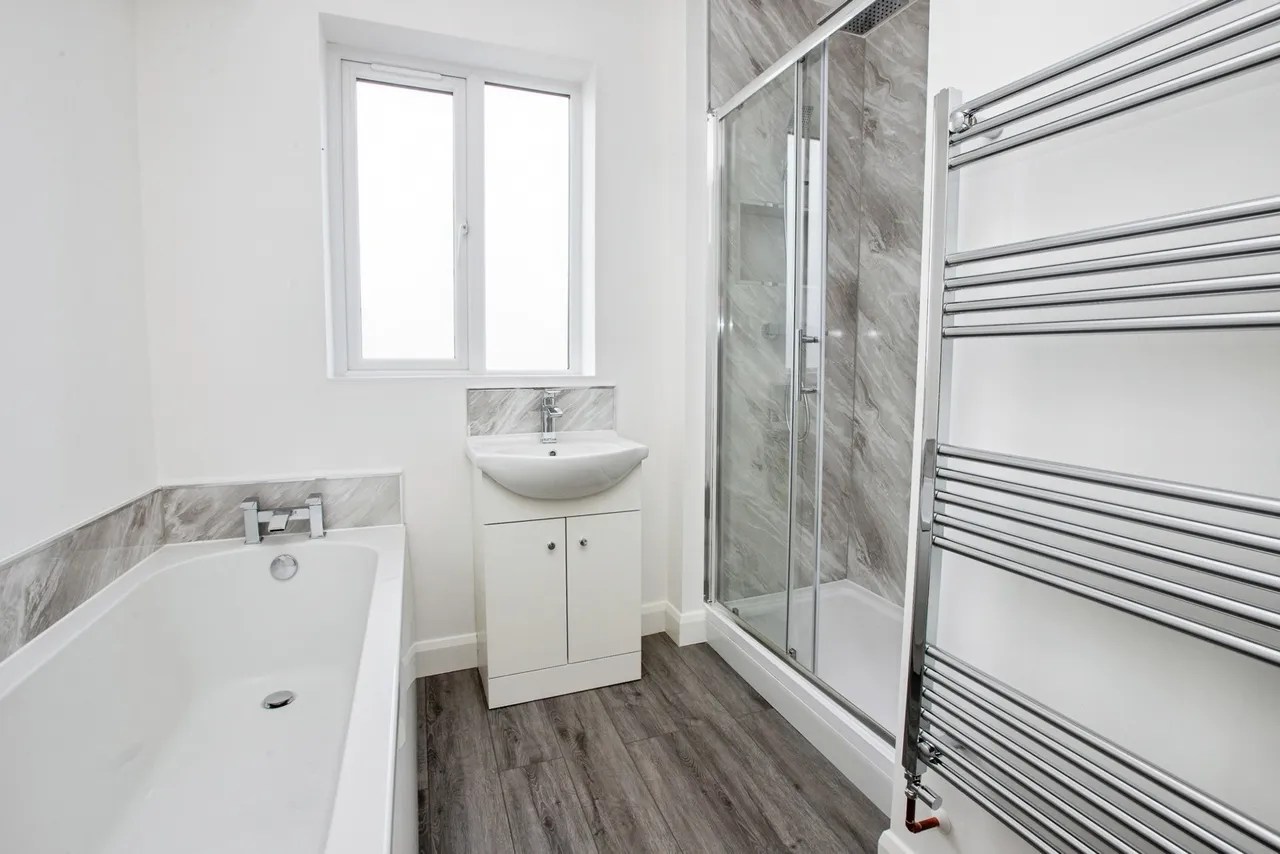Mansfield Road, SUTTON-IN-ASHFIELD, Nottinghamshire, NG17, photo 6