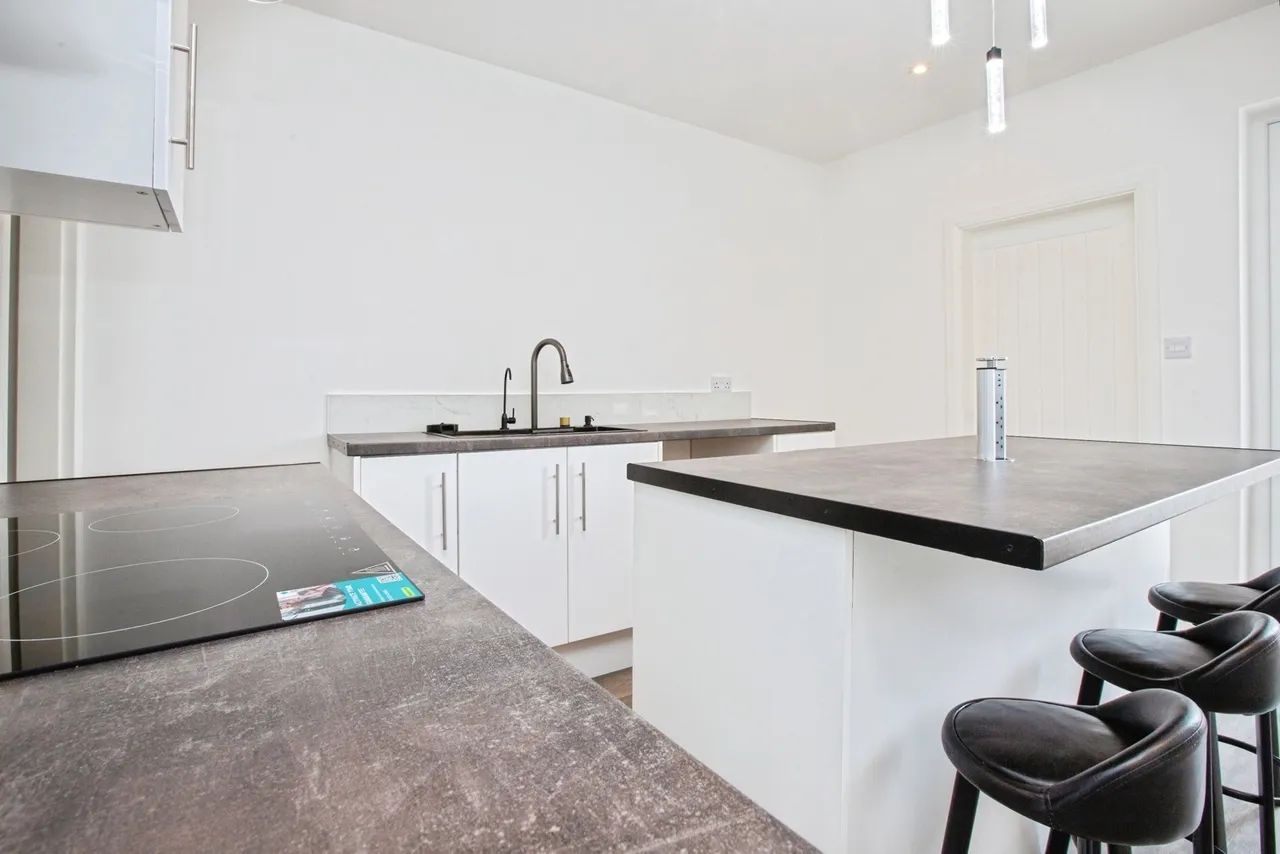 Mansfield Road, SUTTON-IN-ASHFIELD, Nottinghamshire, NG17, photo 5