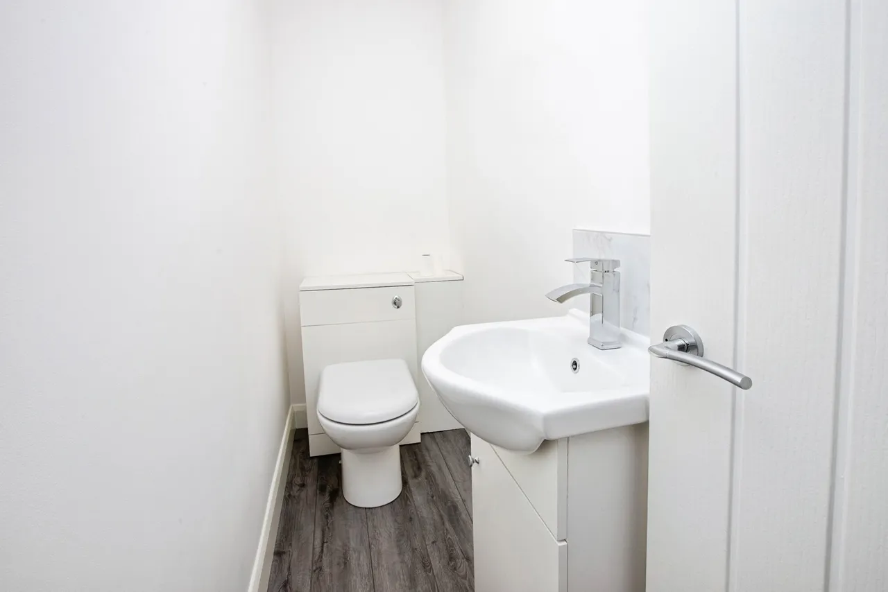 Mansfield Road, SUTTON-IN-ASHFIELD, Nottinghamshire, NG17, photo 14
