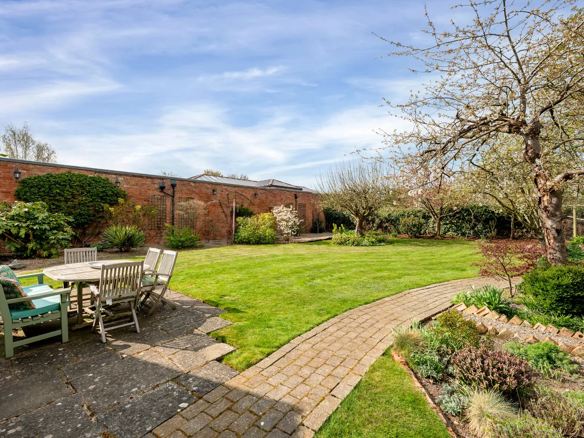 Main Street, Hickling, LE14, photo 17