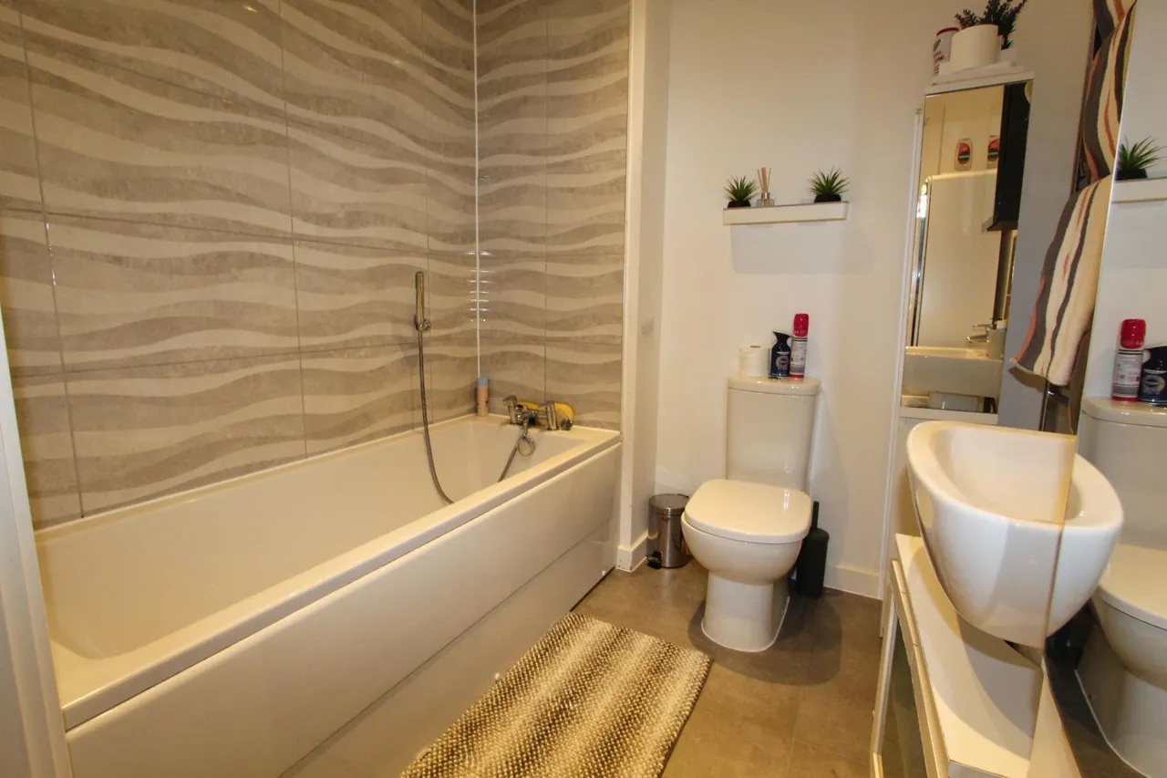 Holdenby Drive, Corby, NN17, photo 5