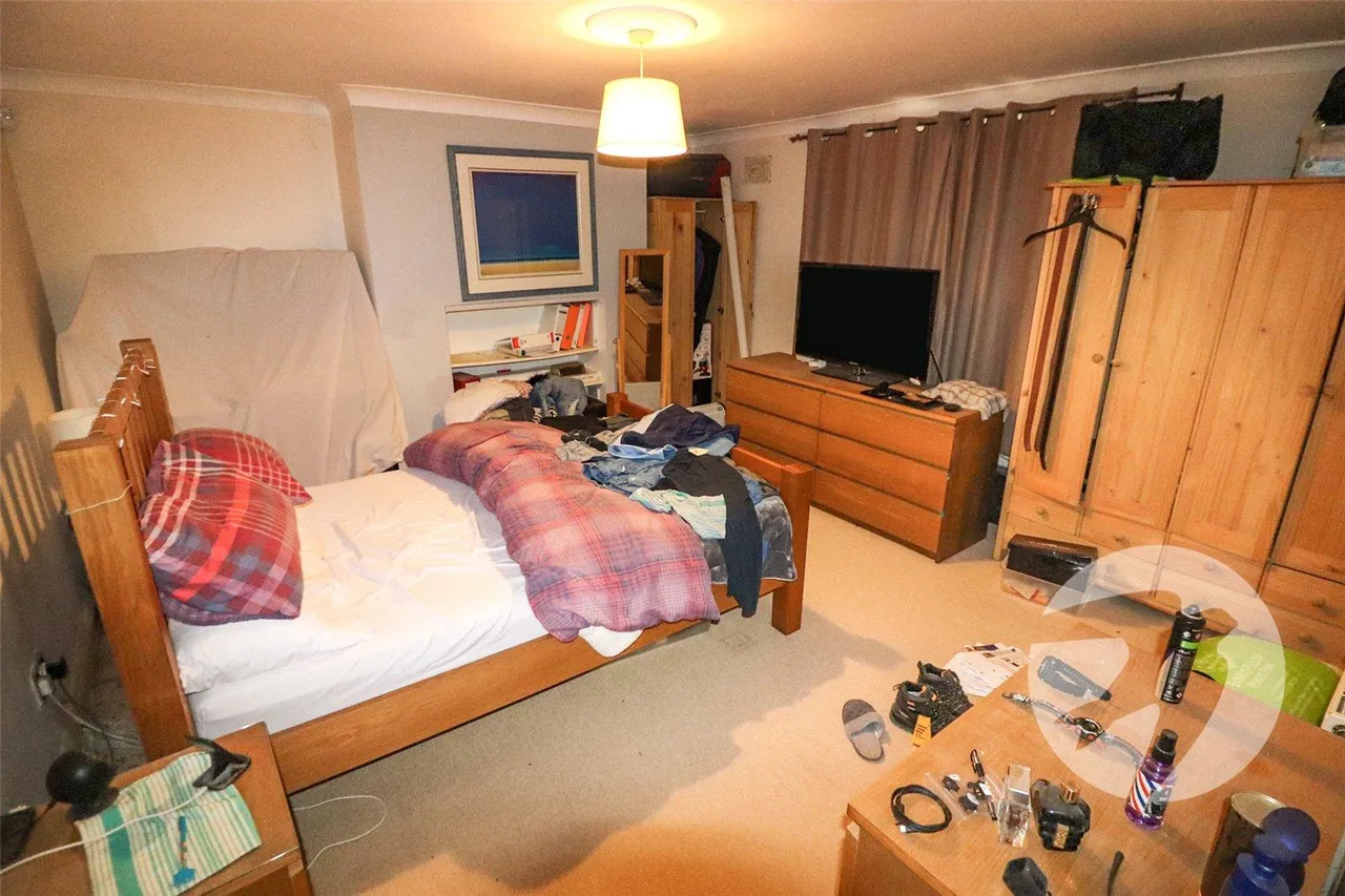 Park Crescent, Erith, DA8, photo 5