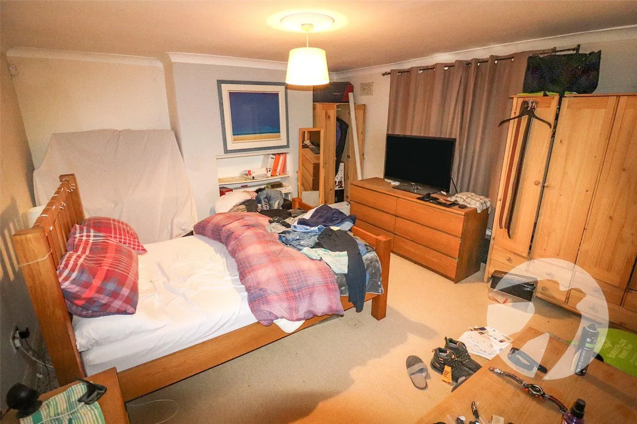 Park Crescent, Erith, DA8, photo 2