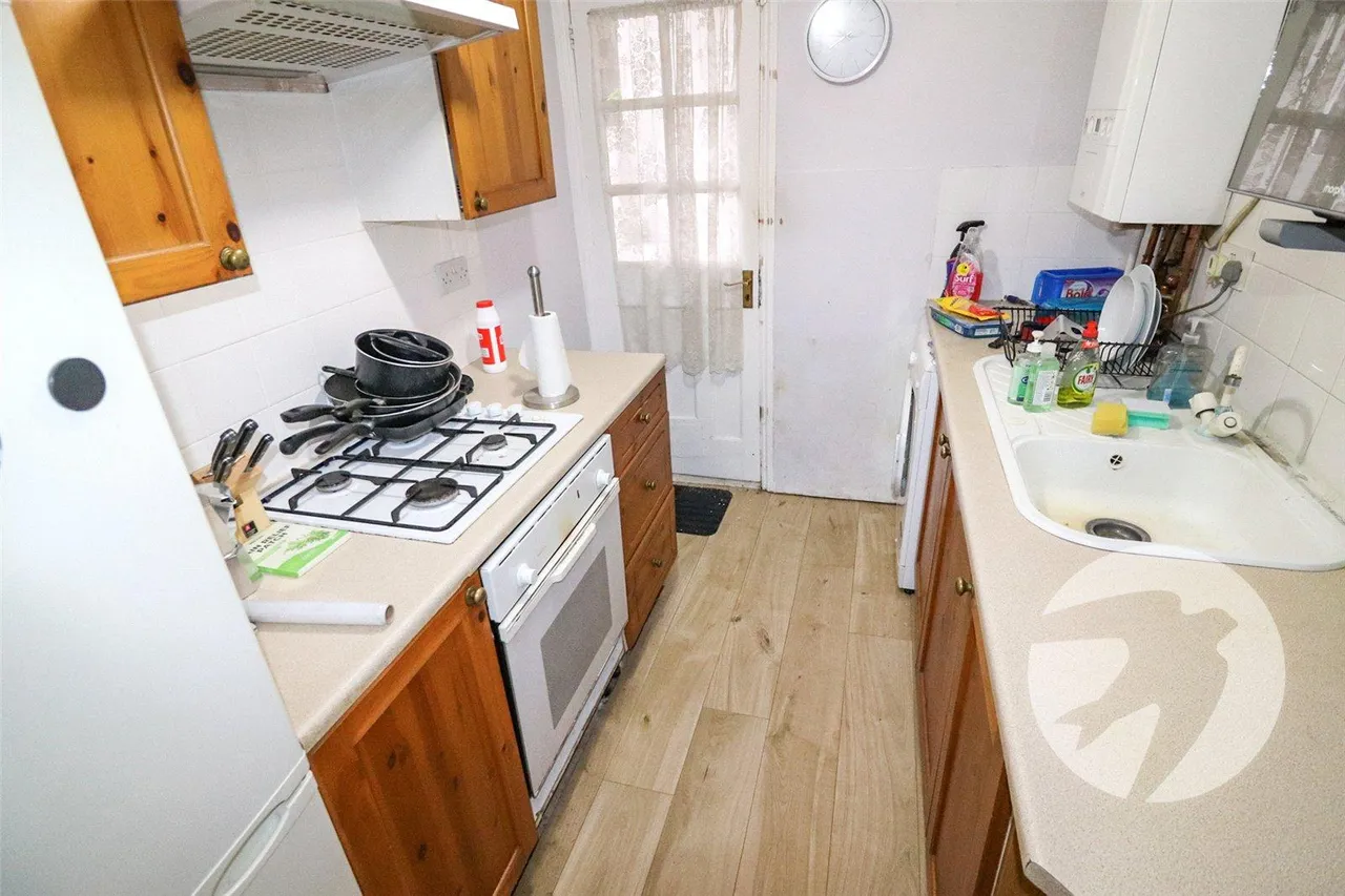 Park Crescent, Erith, DA8, photo 3