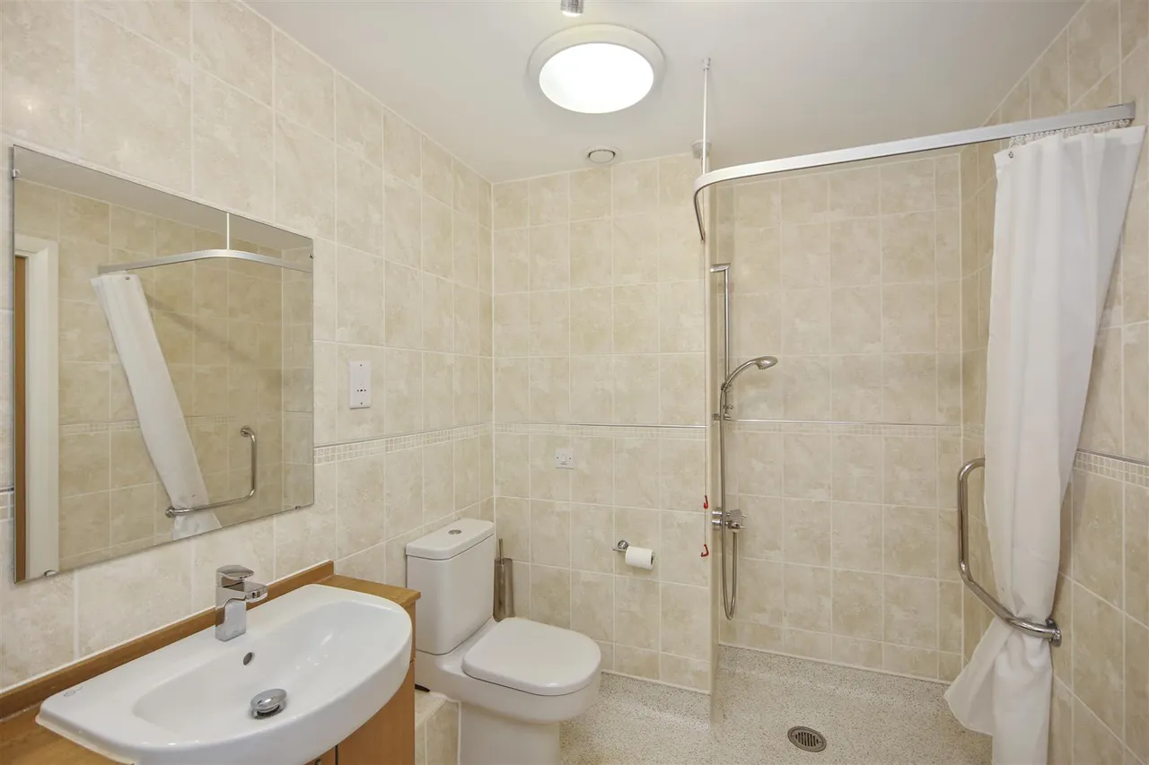 Hanbury Road, Droitwich, WR9, photo 7