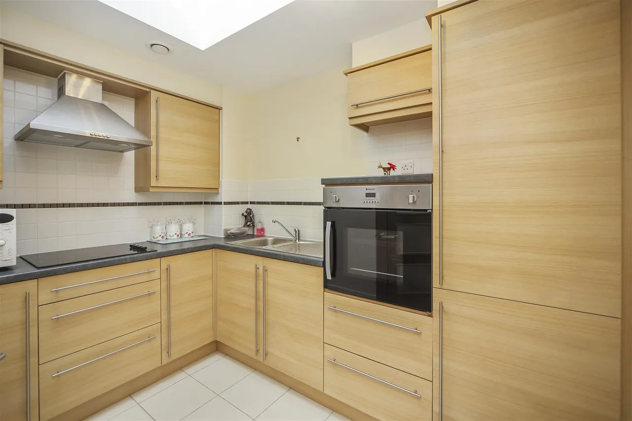 Hanbury Road, Droitwich, WR9, photo 4