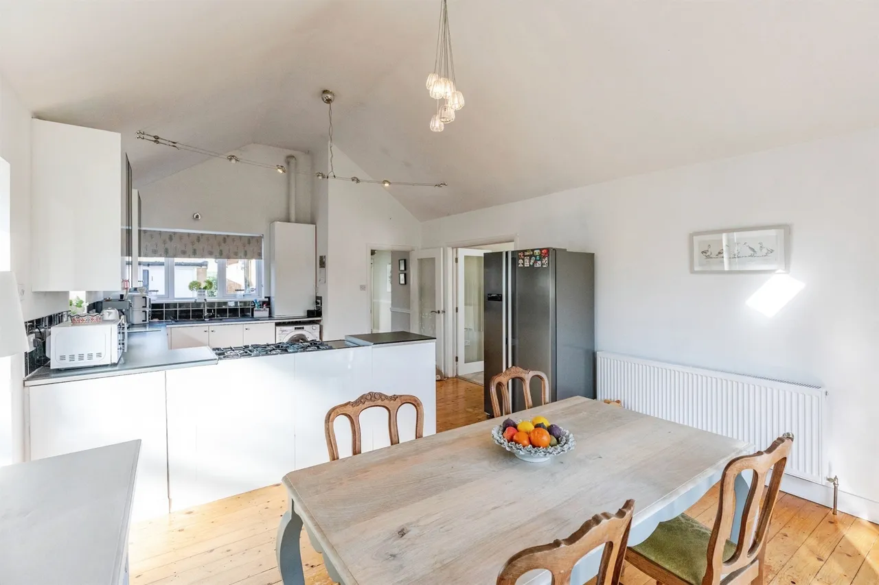 Earls Barton Road, Mears Ashby, NN6, photo 9