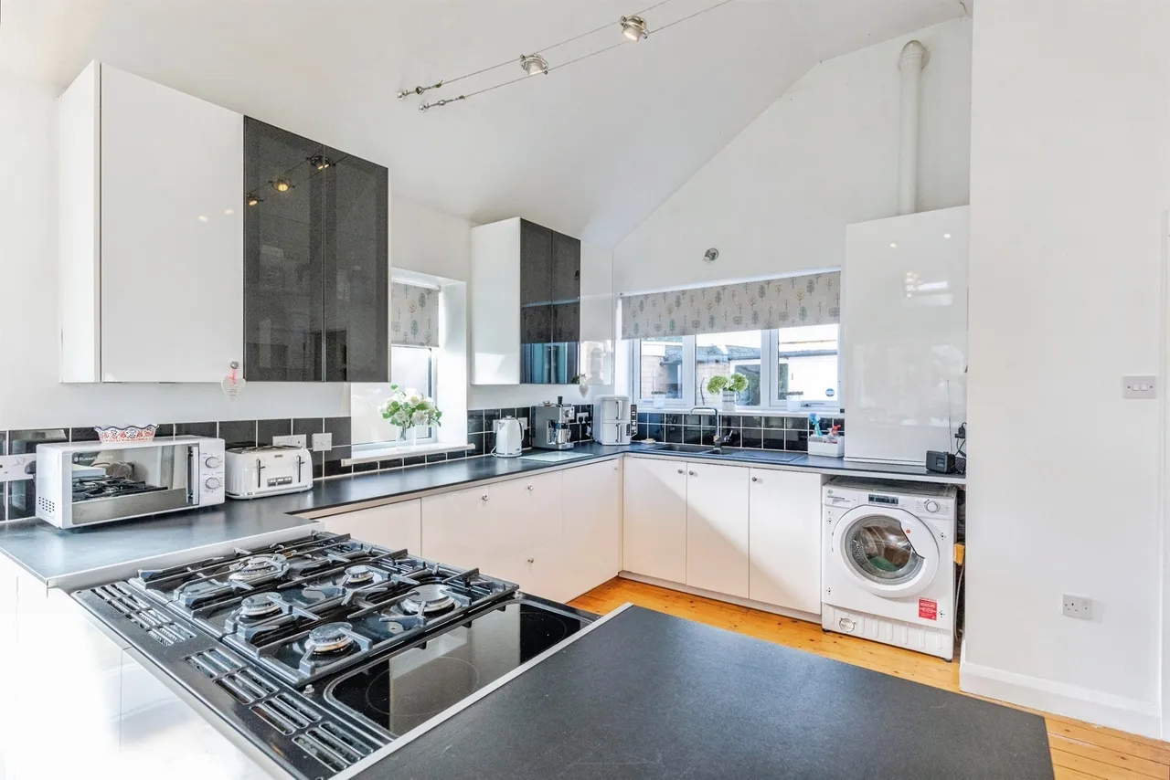 Earls Barton Road, Mears Ashby, NN6, photo 6