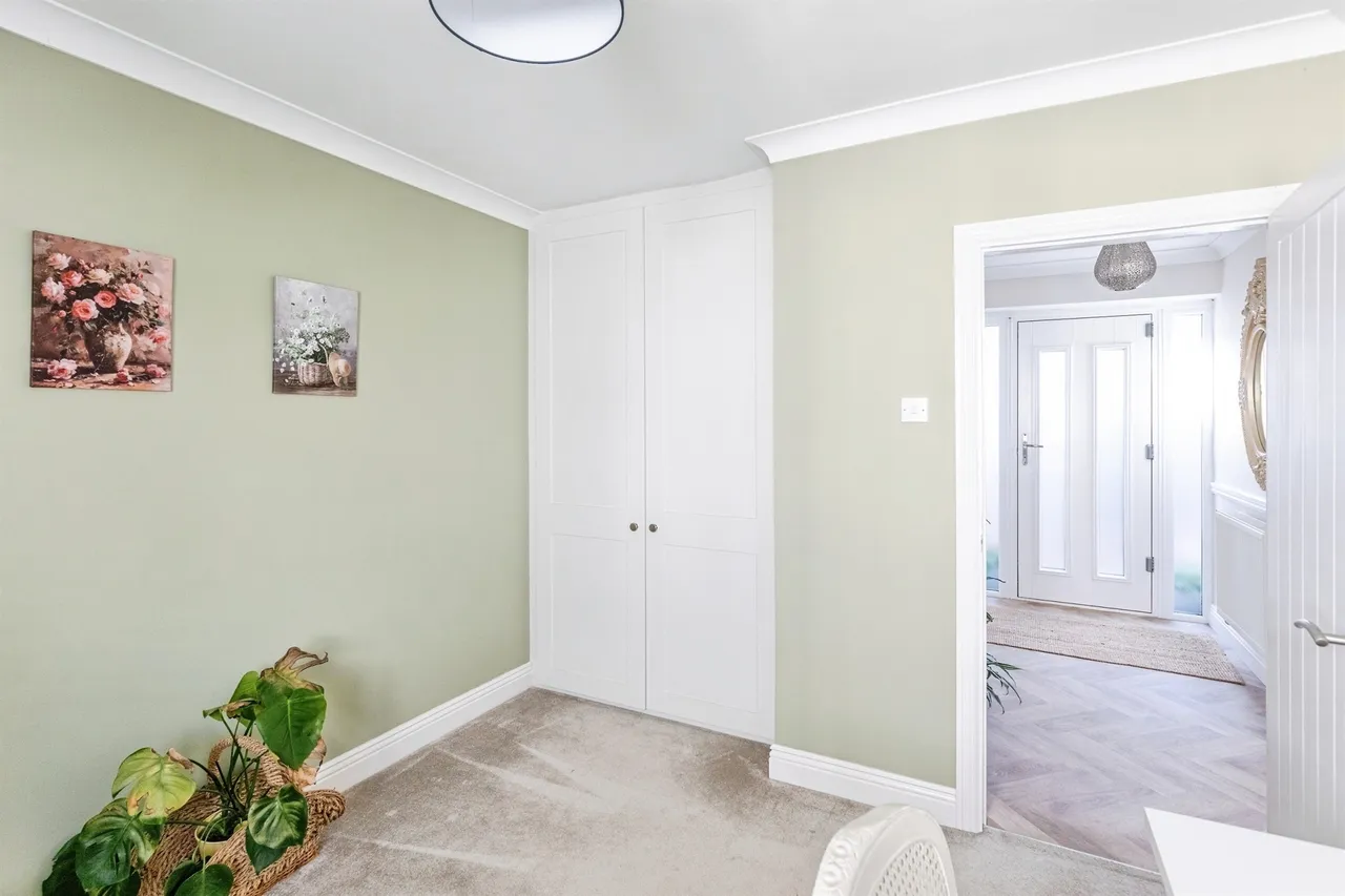 Earls Barton Road, Mears Ashby, NN6, photo 13