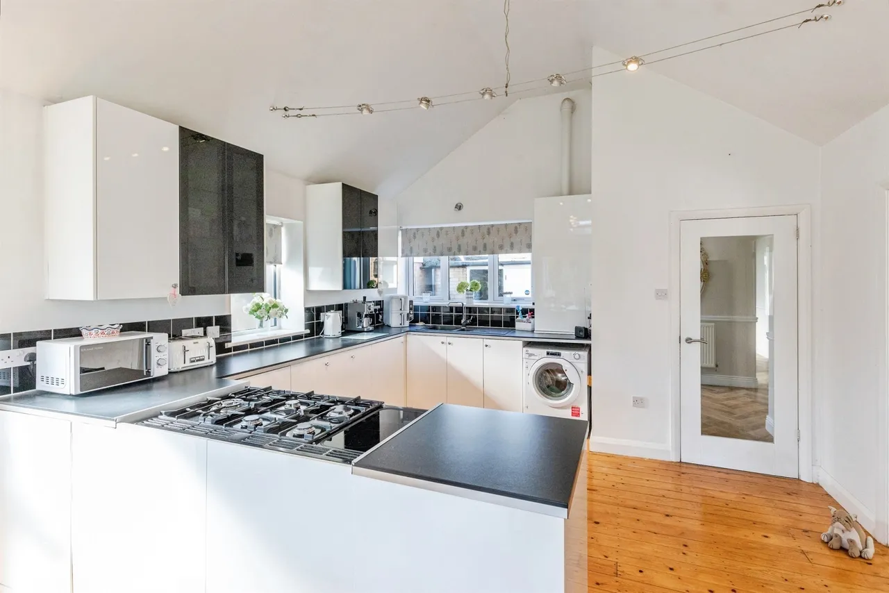 Earls Barton Road, Mears Ashby, NN6, photo 7