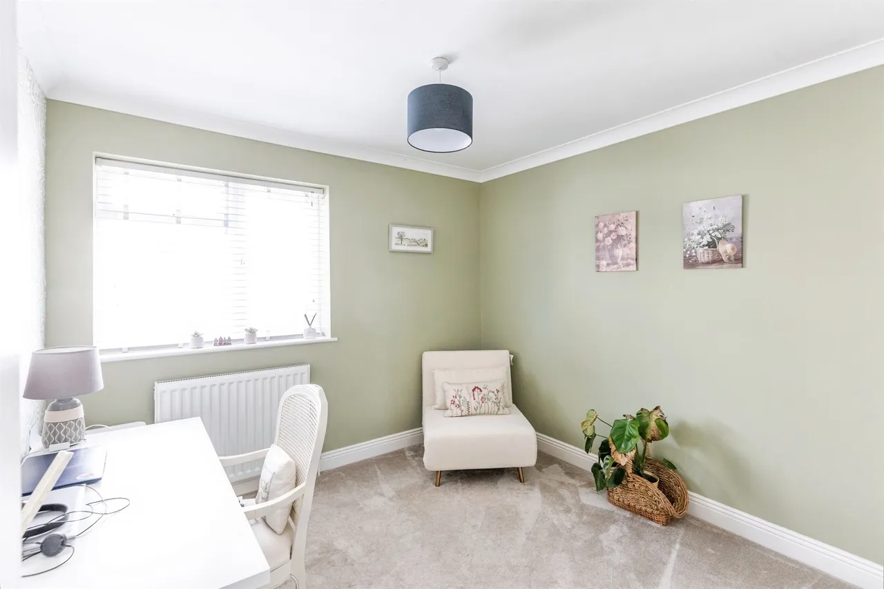 Earls Barton Road, Mears Ashby, NN6, photo 17