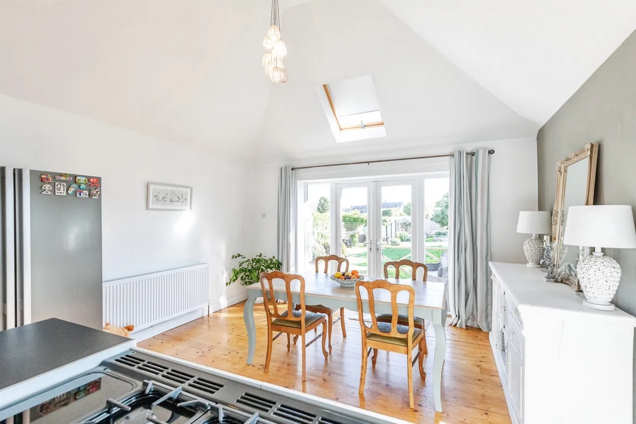 Earls Barton Road, Mears Ashby, NN6, photo 8