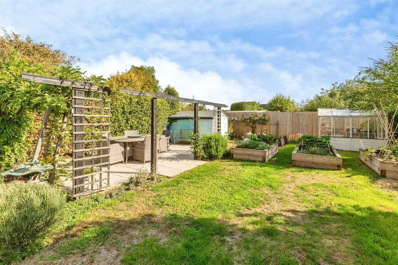 Earls Barton Road, Mears Ashby, NN6, photo 24