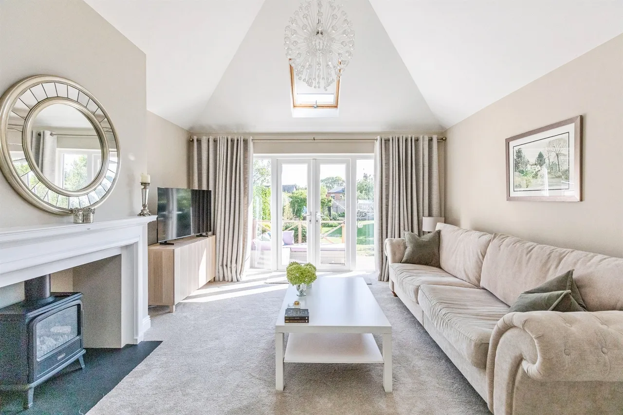 Earls Barton Road, Mears Ashby, NN6, photo 3