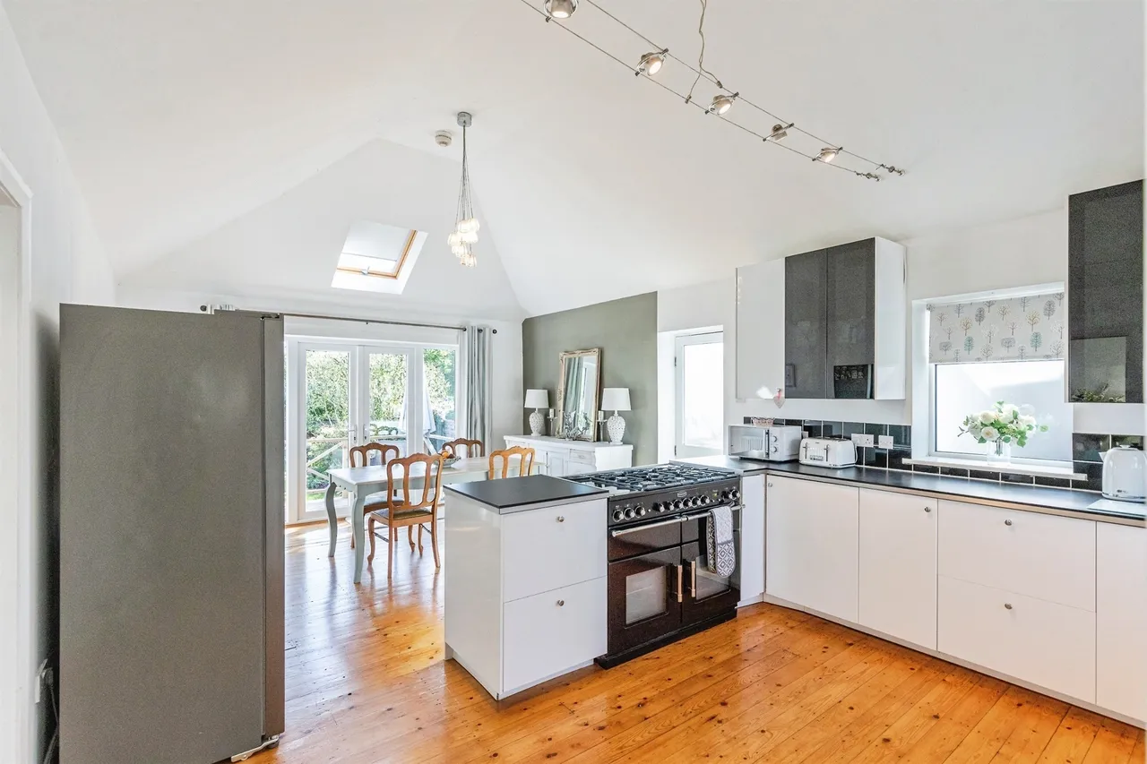 Earls Barton Road, Mears Ashby, NN6, photo 5