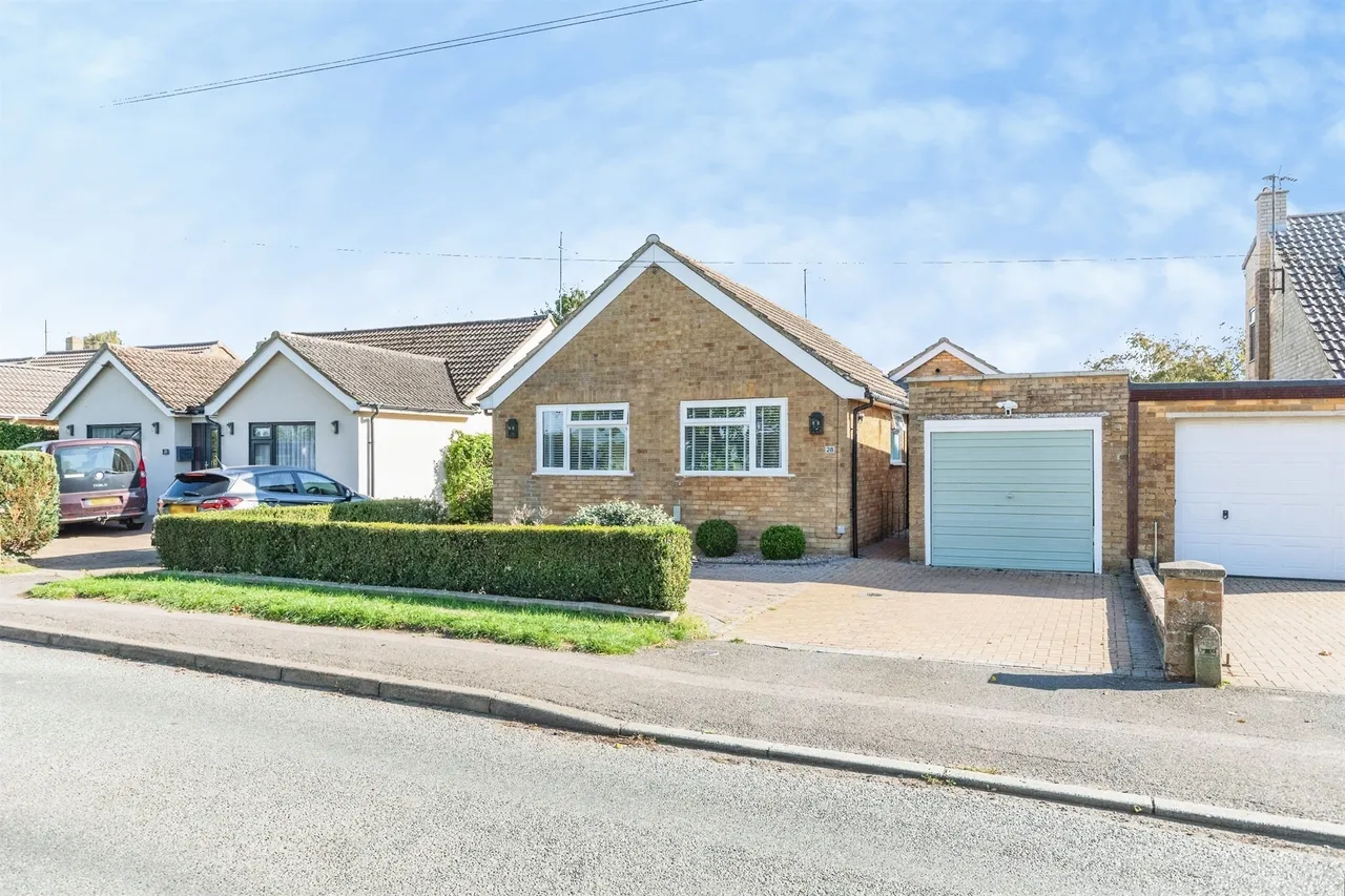 4 bed house for sale, Earls Barton Road, Mears Ashby, NN6