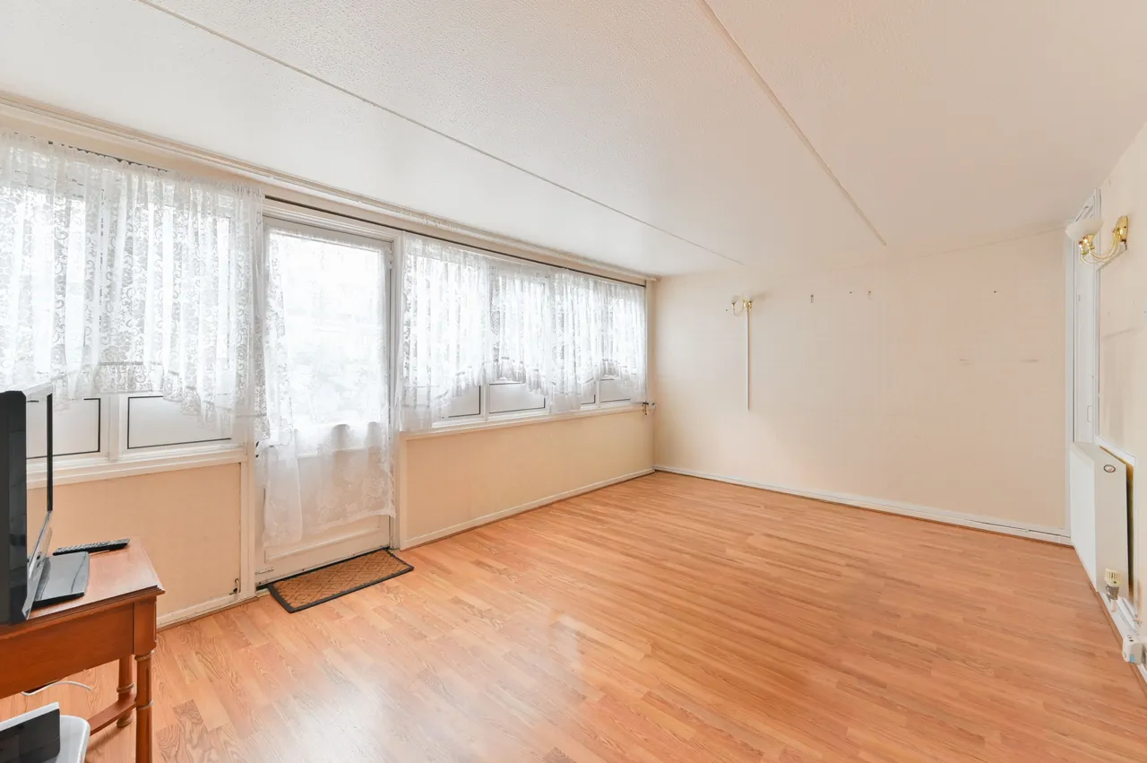 4 bed flat for sale — 1 Bolton Court, Francis Chichester Way, London