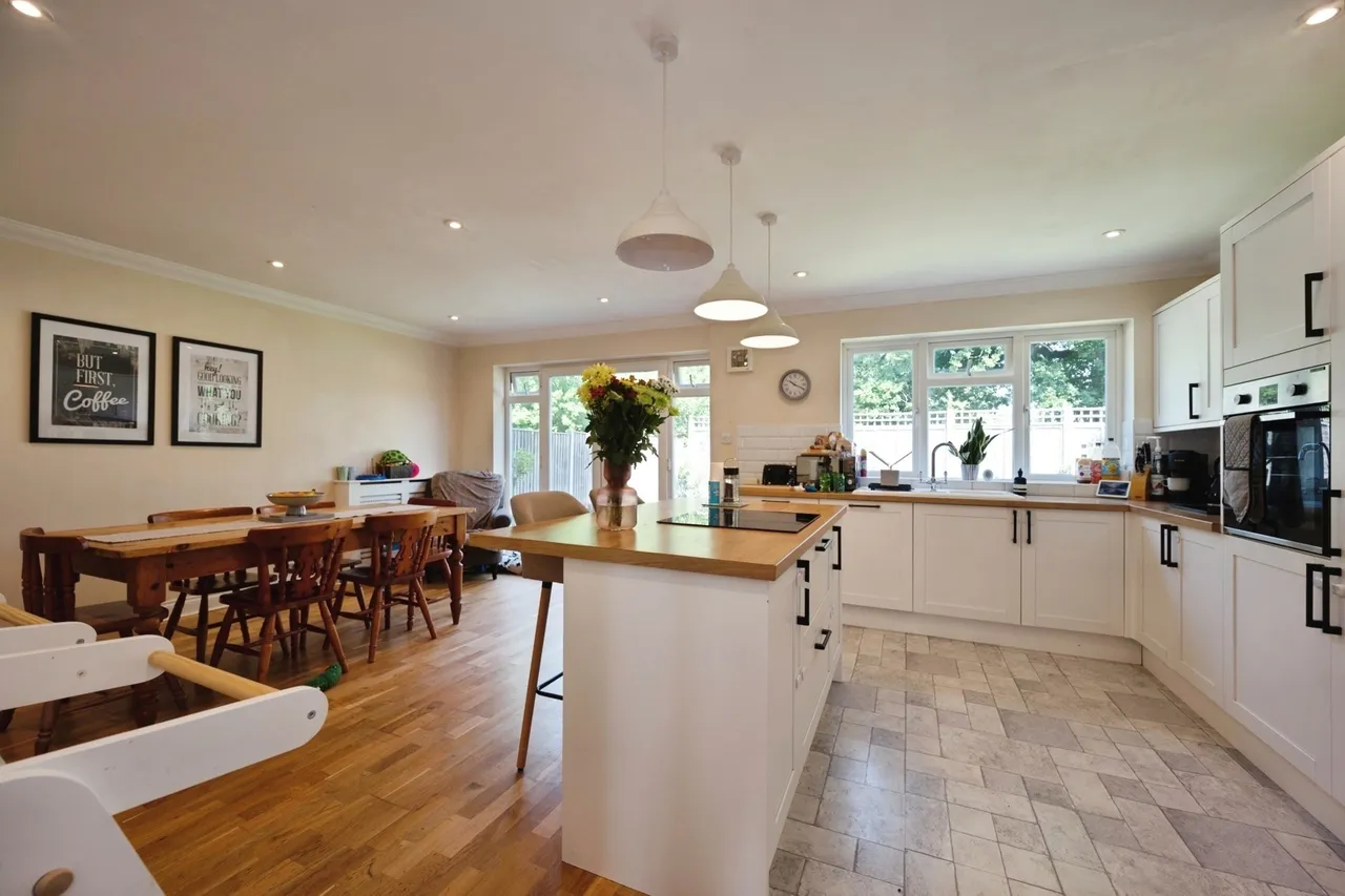 Burwood Grove, Hayling Island, PO11, photo 3