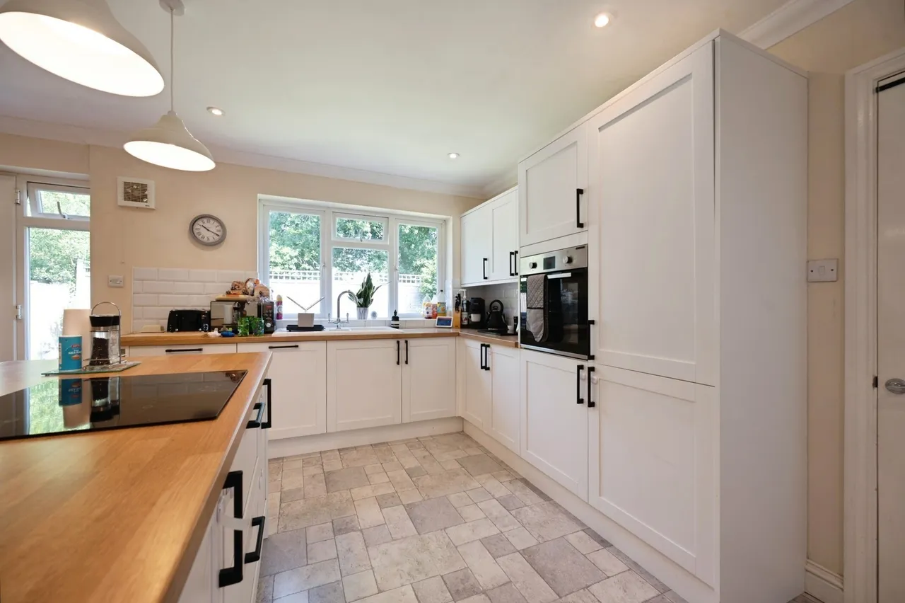 Burwood Grove, Hayling Island, PO11, photo 16