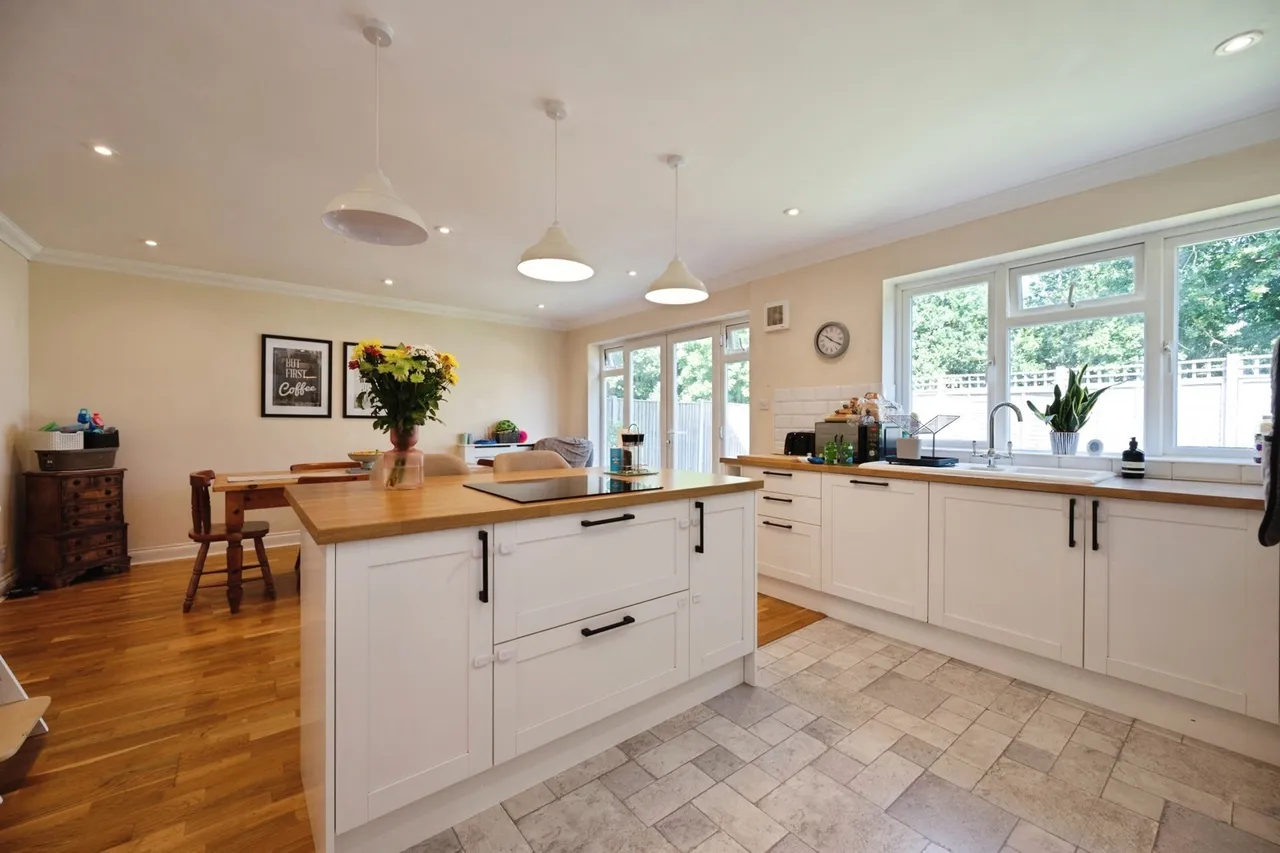 Burwood Grove, Hayling Island, PO11, photo 2