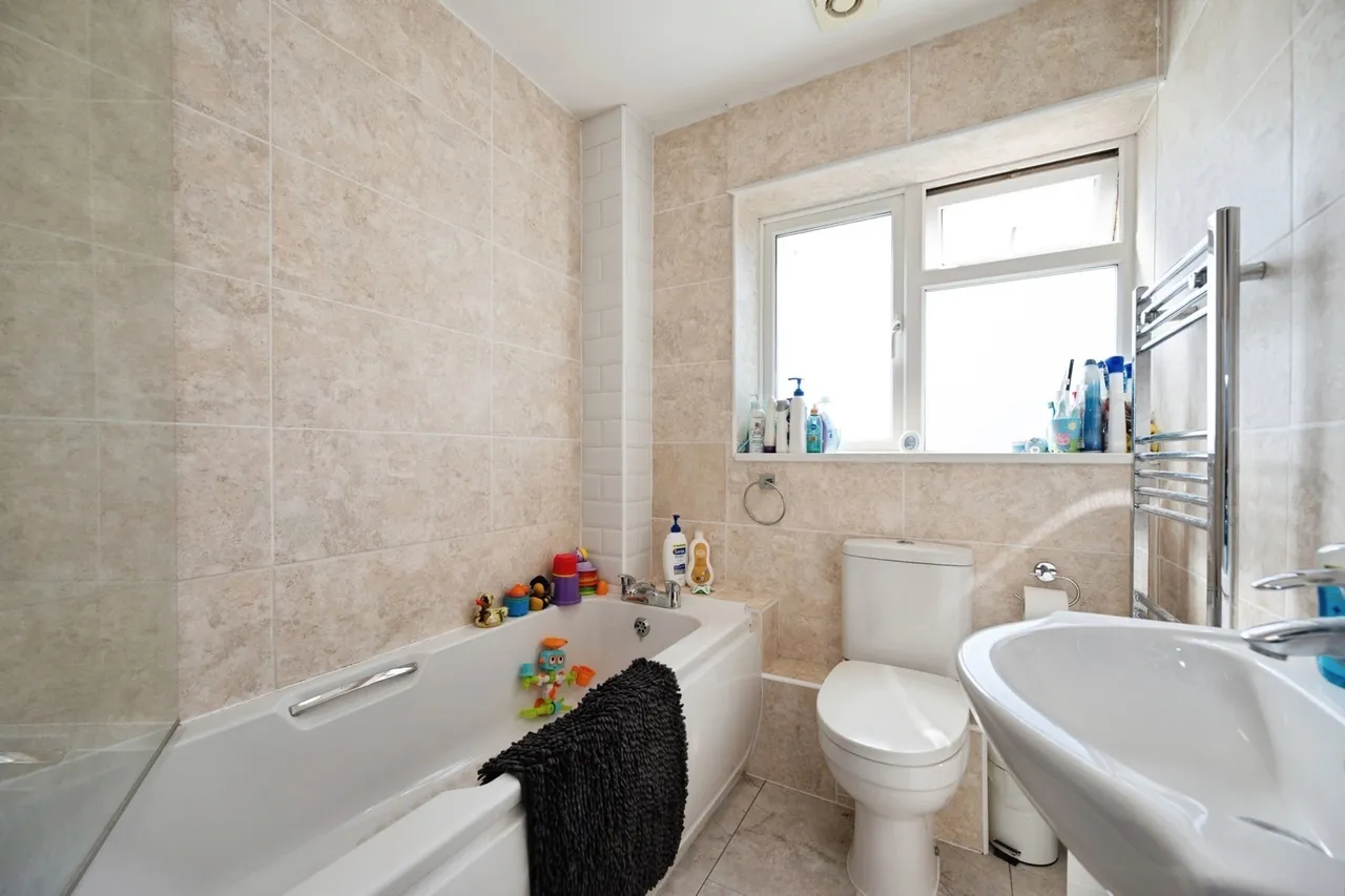 Burwood Grove, Hayling Island, PO11, photo 13