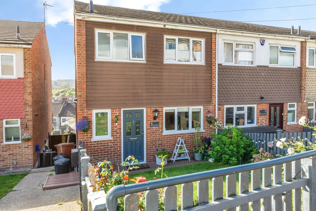 4 bed house for sale, Beacon Road, Chatham, ME5