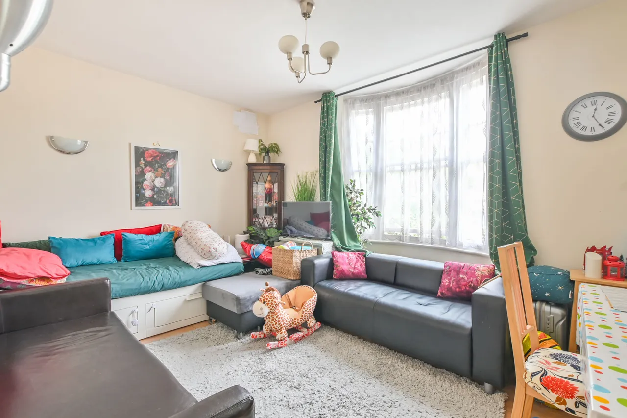 2 bed flat for sale — 93 Peters Court, Porchester Road, London