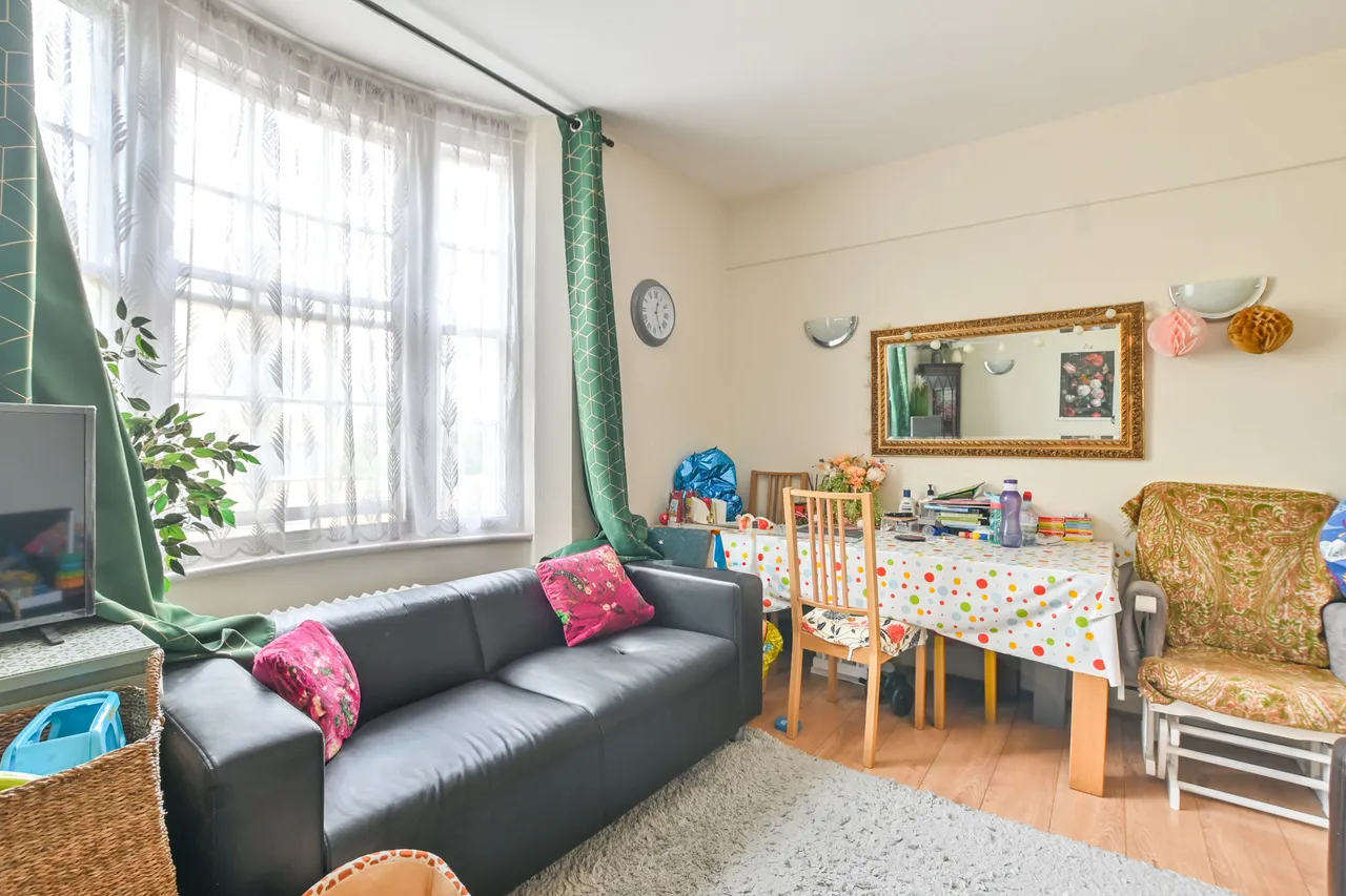 93 Peters Court, Porchester Road, London, photo 2